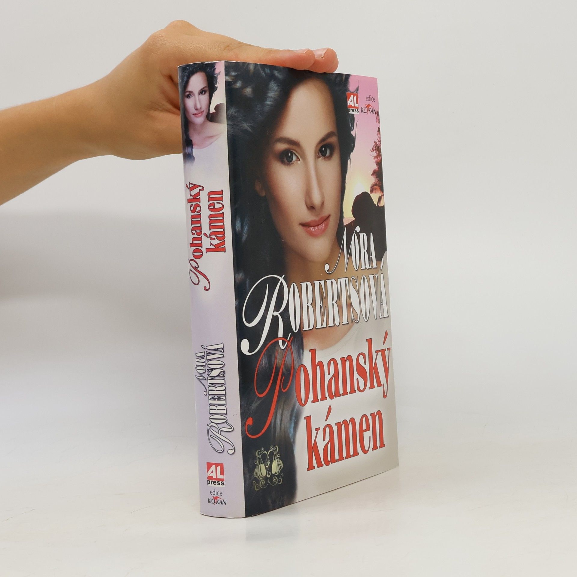 Nora Roberts Pohanský kámen