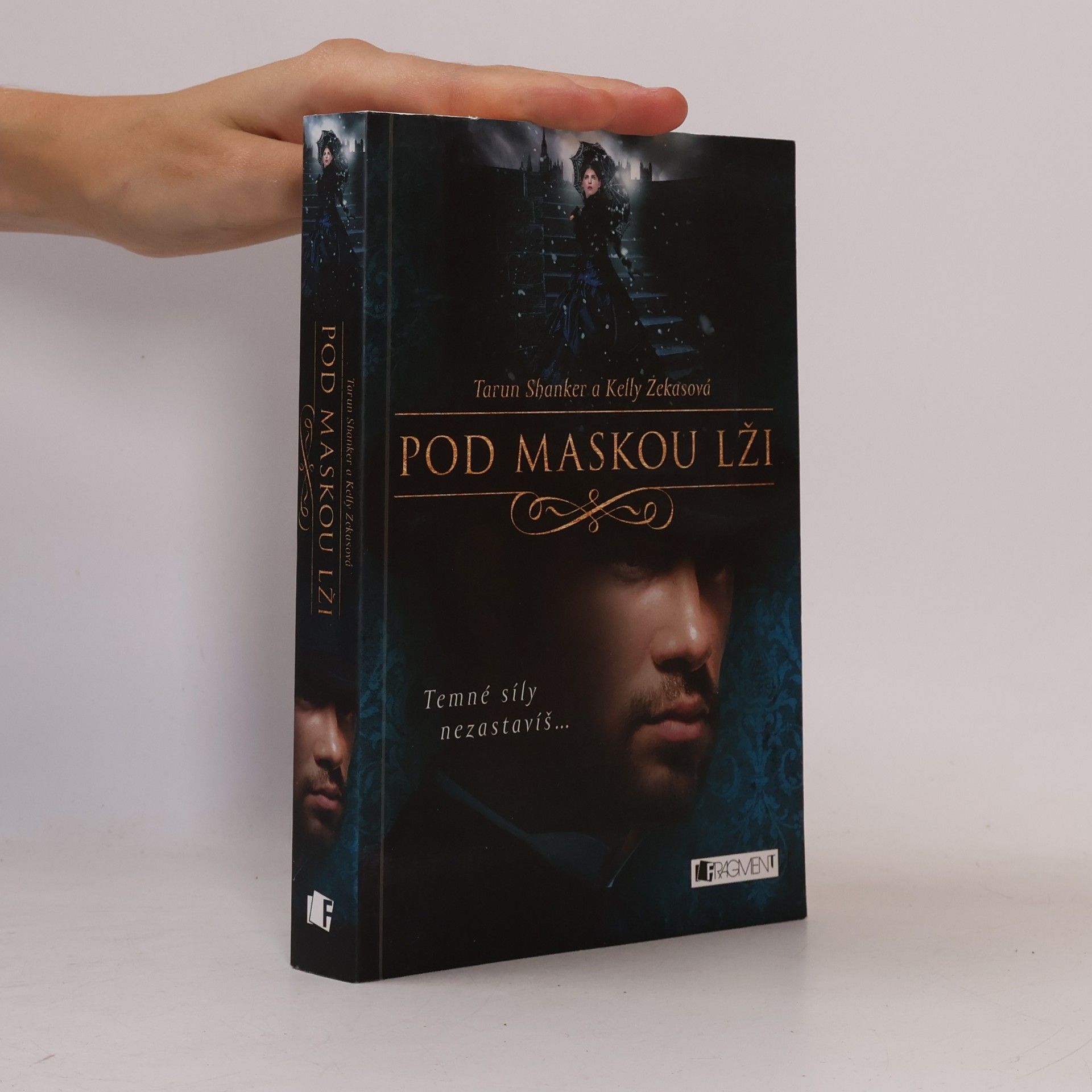 Kelly Zekas Pod maskou lži