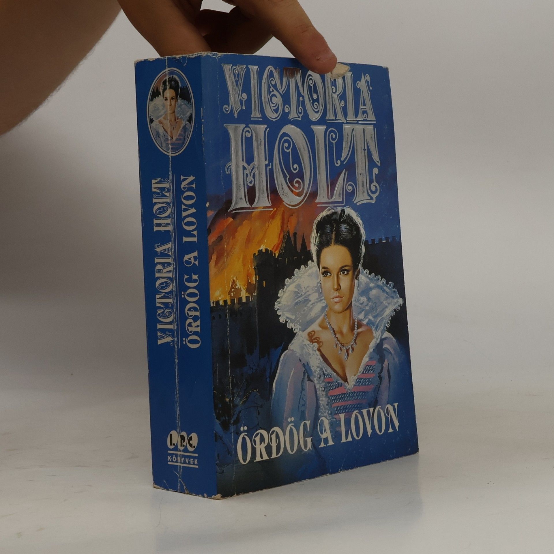 Victoria Holt Ördög a lovon
