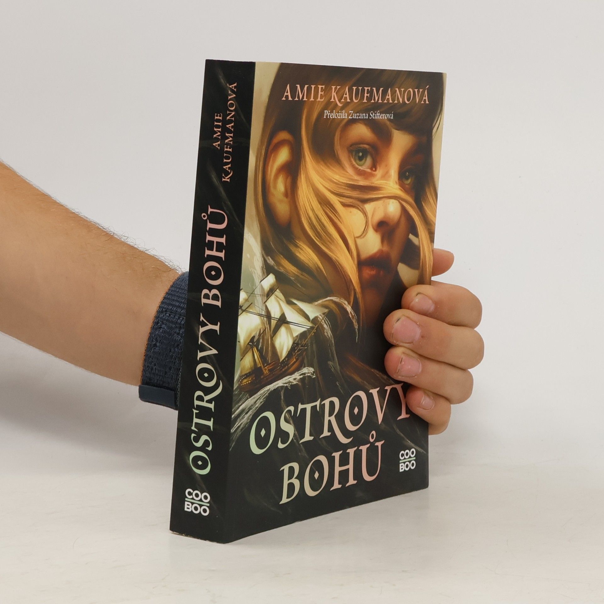 Amie Kaufman Ostrovy bohů