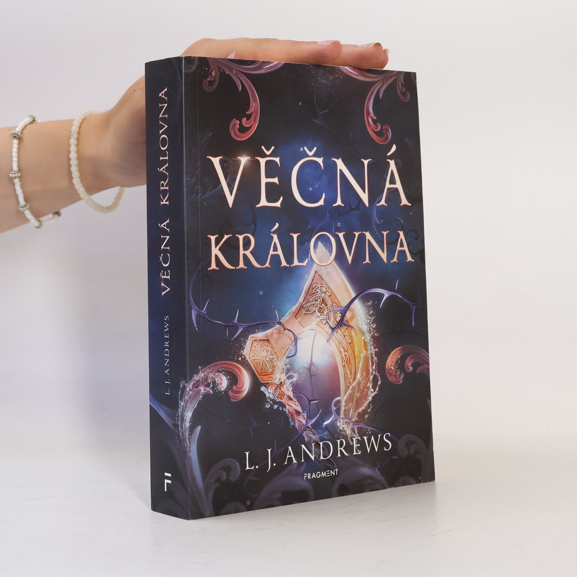 L. J. Andrews Věčná královna