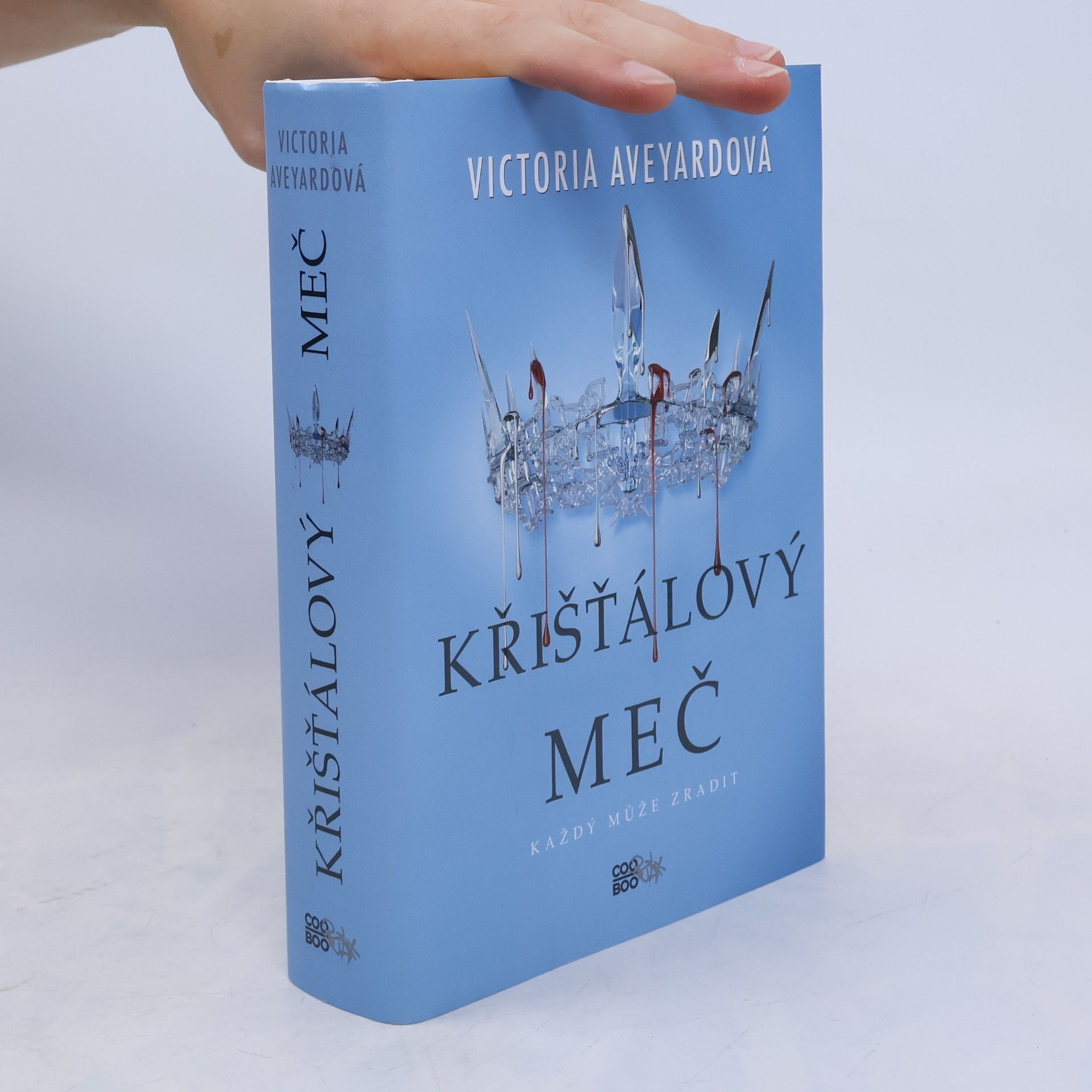 Victoria Aveyard Křišťálový meč