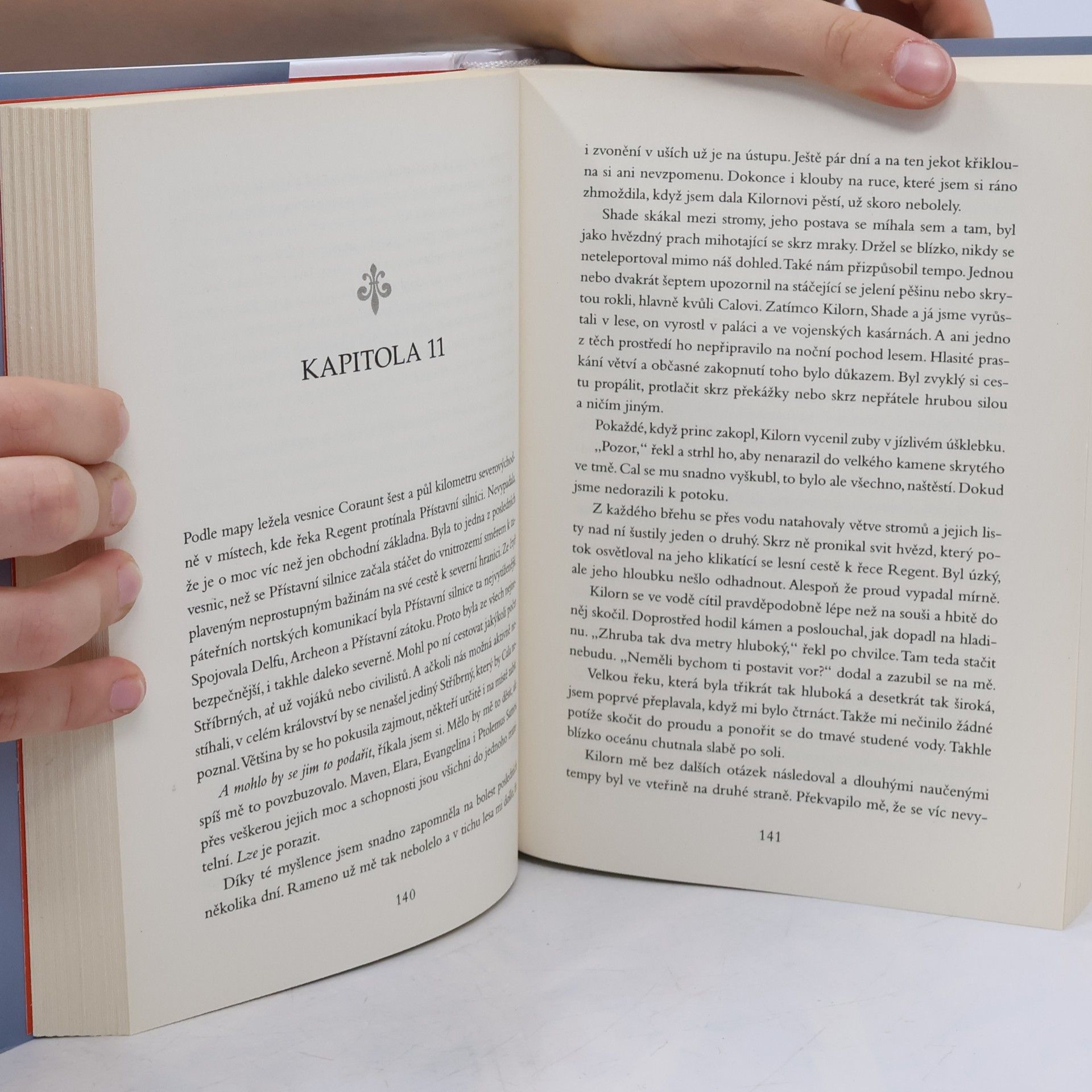 Victoria Aveyard Křišťálový meč
