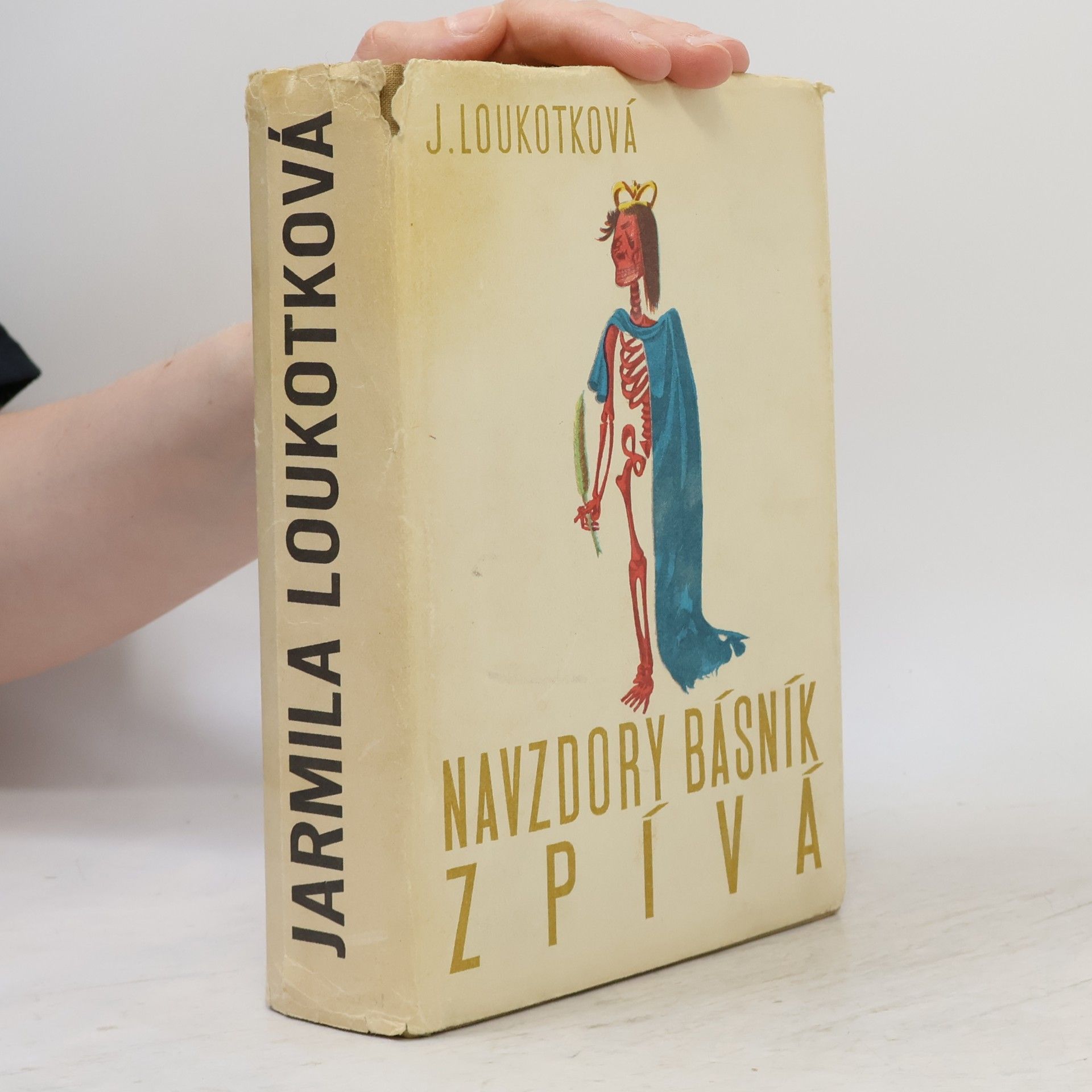 Jarmila Loukotková Navzdory básník zpívá