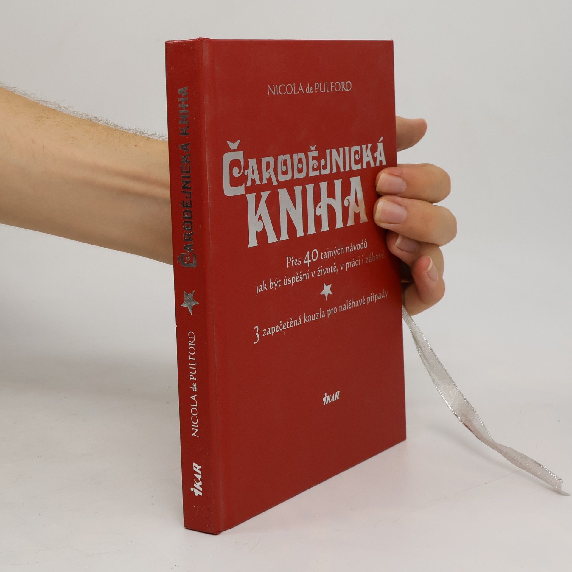Nicola De Pulford Čarodějnická kniha. Přes 40 tajných návodů jak být úspěšní v životě, v práci i zábavě