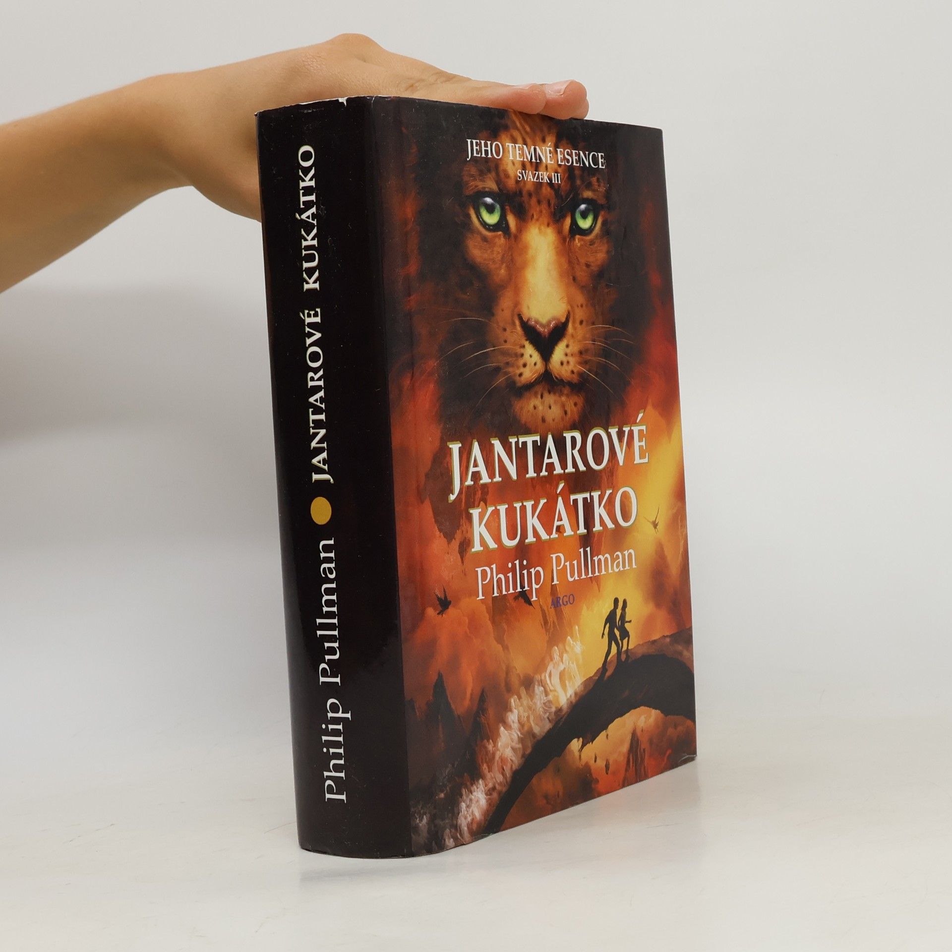 Philip Pullman Jeho temné esence. Svazek III, Jantarové kukátko