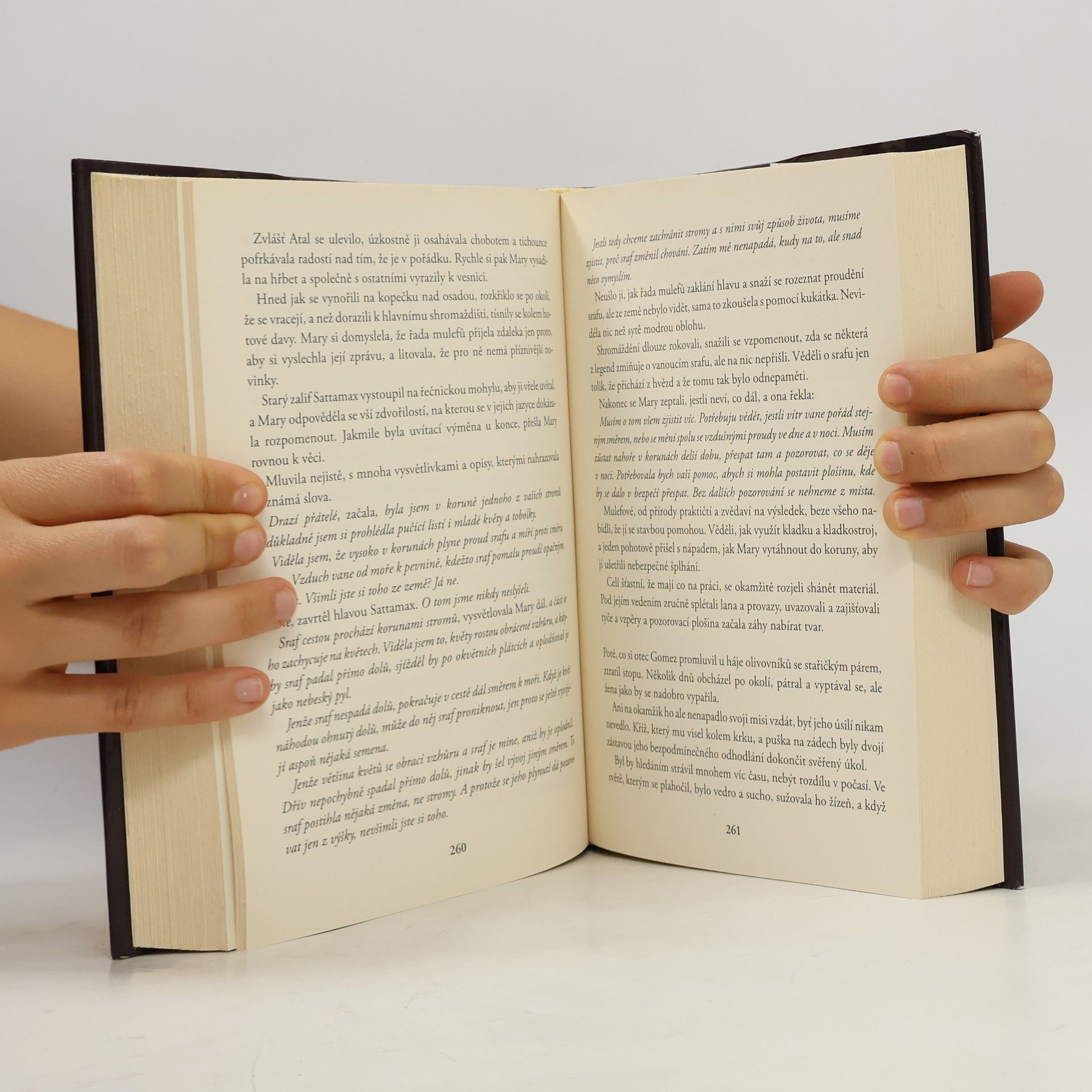 Philip Pullman Jeho temné esence. Svazek III, Jantarové kukátko