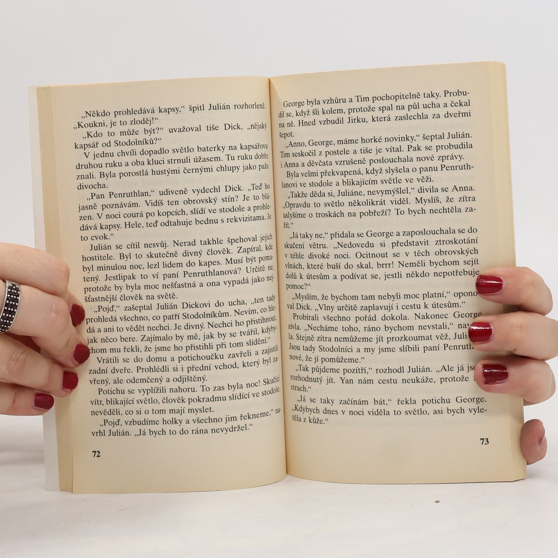 Enid Blyton Správná pětka. Pětka u moře