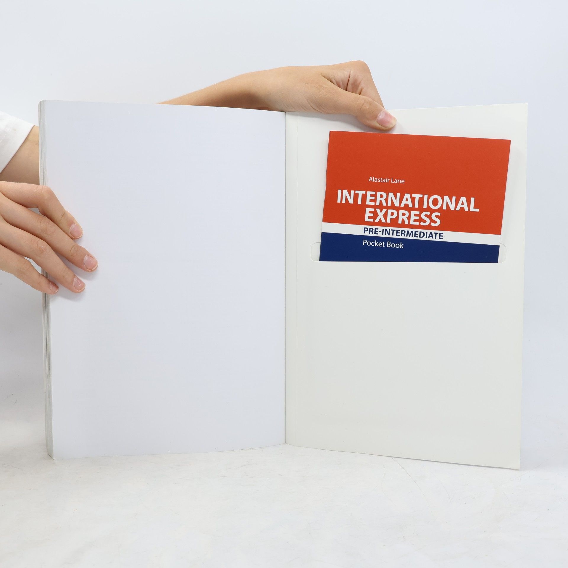 Autorenkollektiv International Express - Students Book with Pocket Book: Pre-intermediate