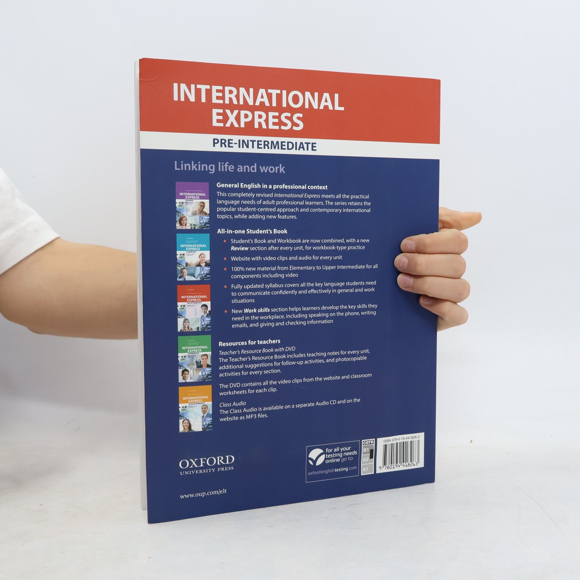 Autorenkollektiv International Express - Students Book with Pocket Book: Pre-intermediate