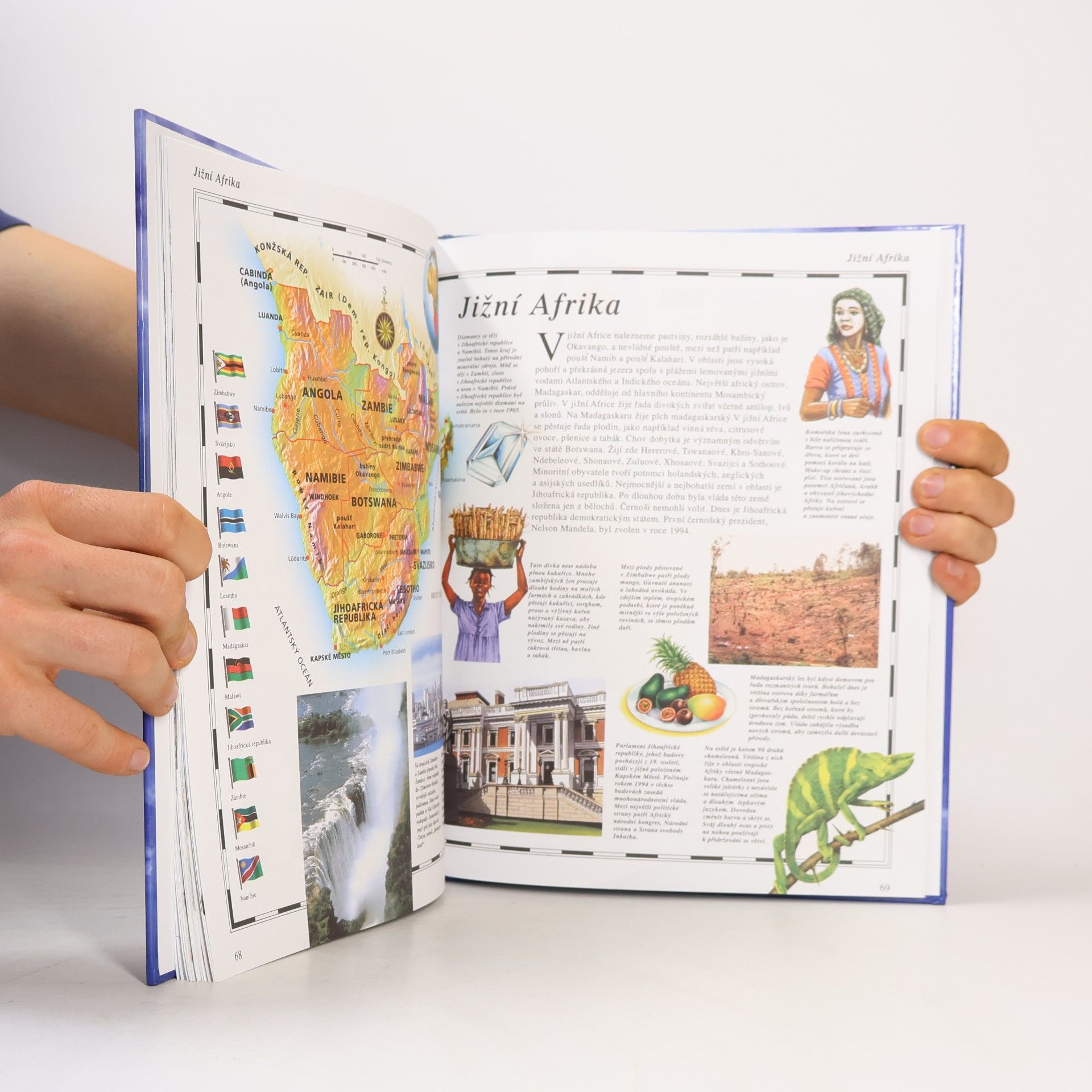 Philip Steele Školní atlas světa
