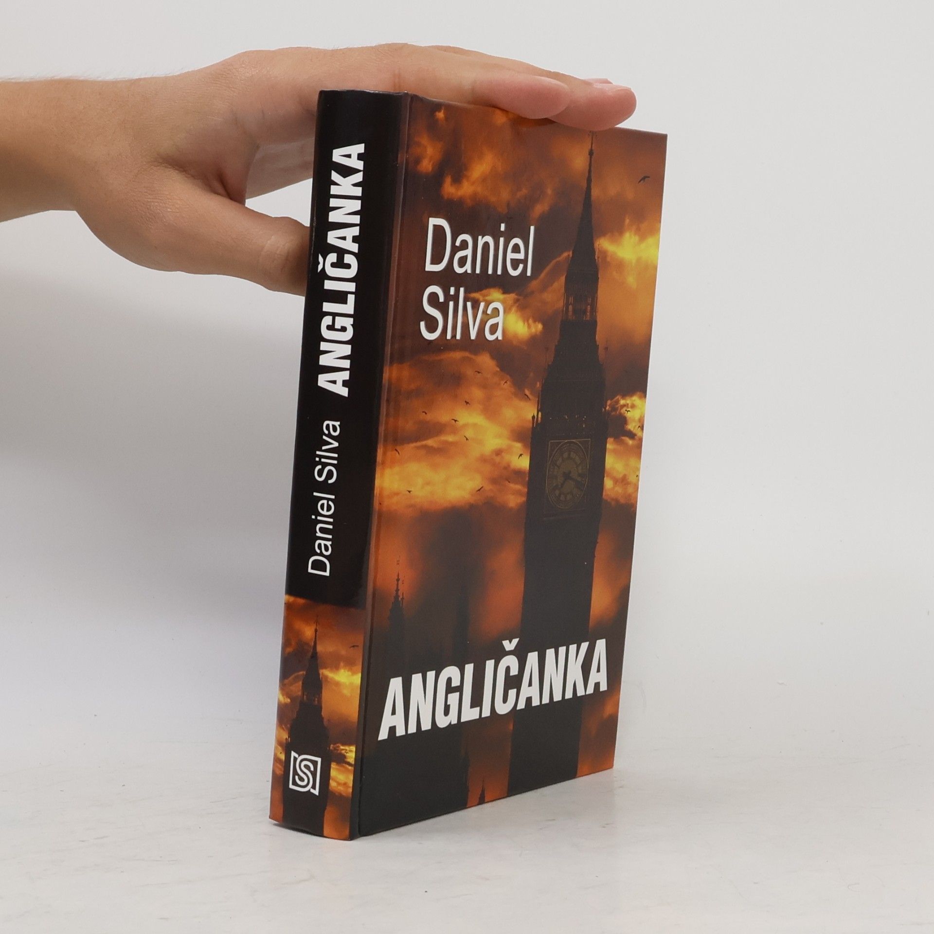 Daniel Silva Angličanka