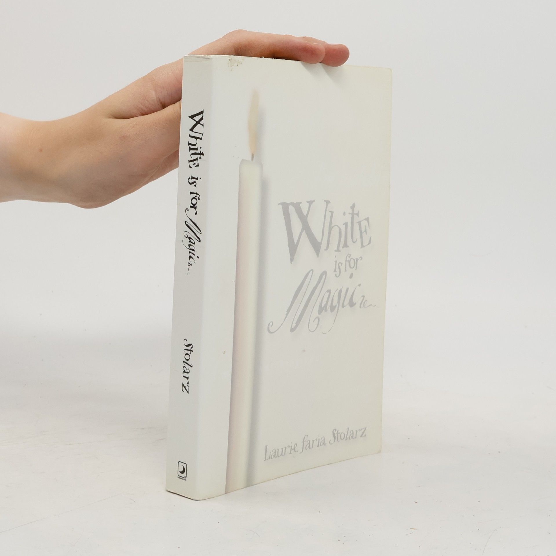 Laurie Faria Stolarz White Is for Magic