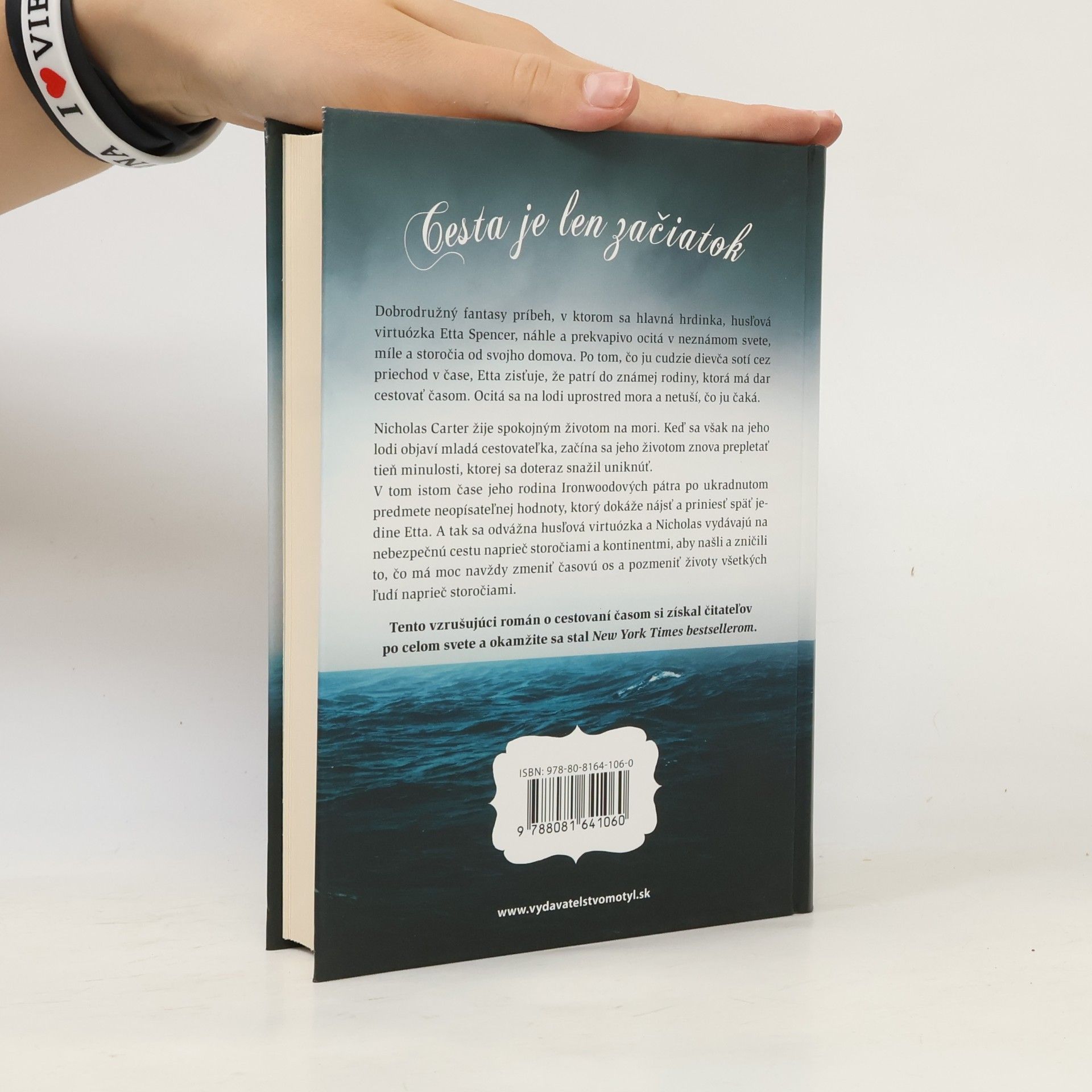 Alexandra Bracken Cestovateľ