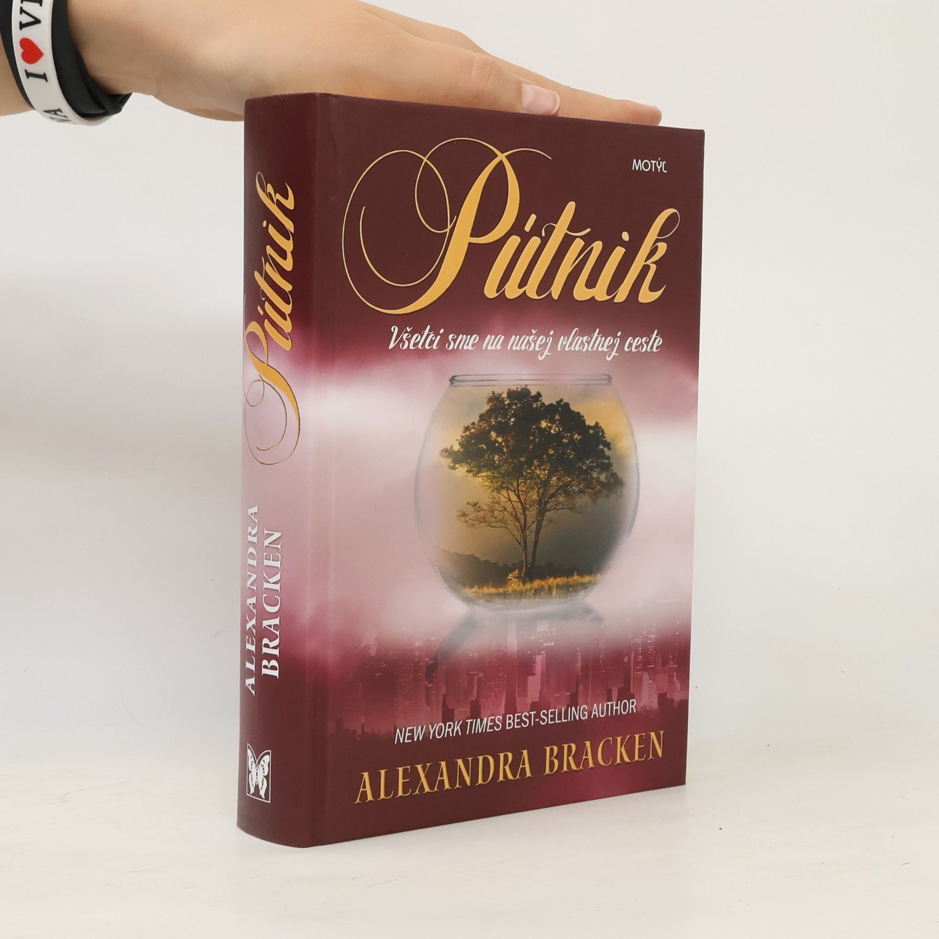 Alexandra Bracken Pútnik