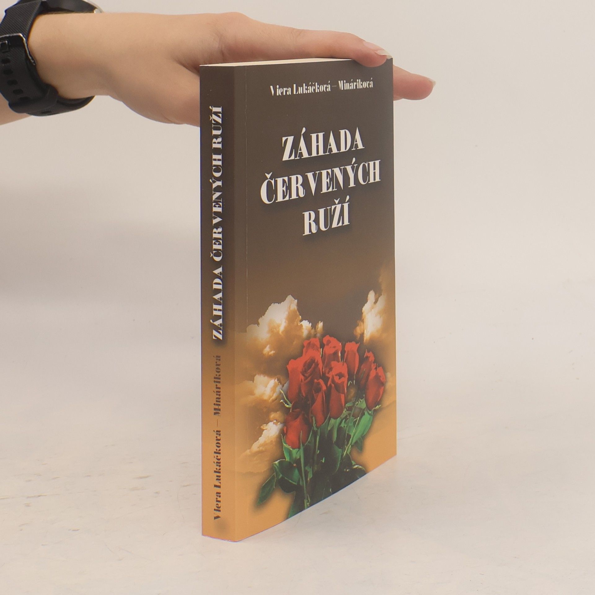 Viera Lukáčková Mináriková Záhada červených ruží