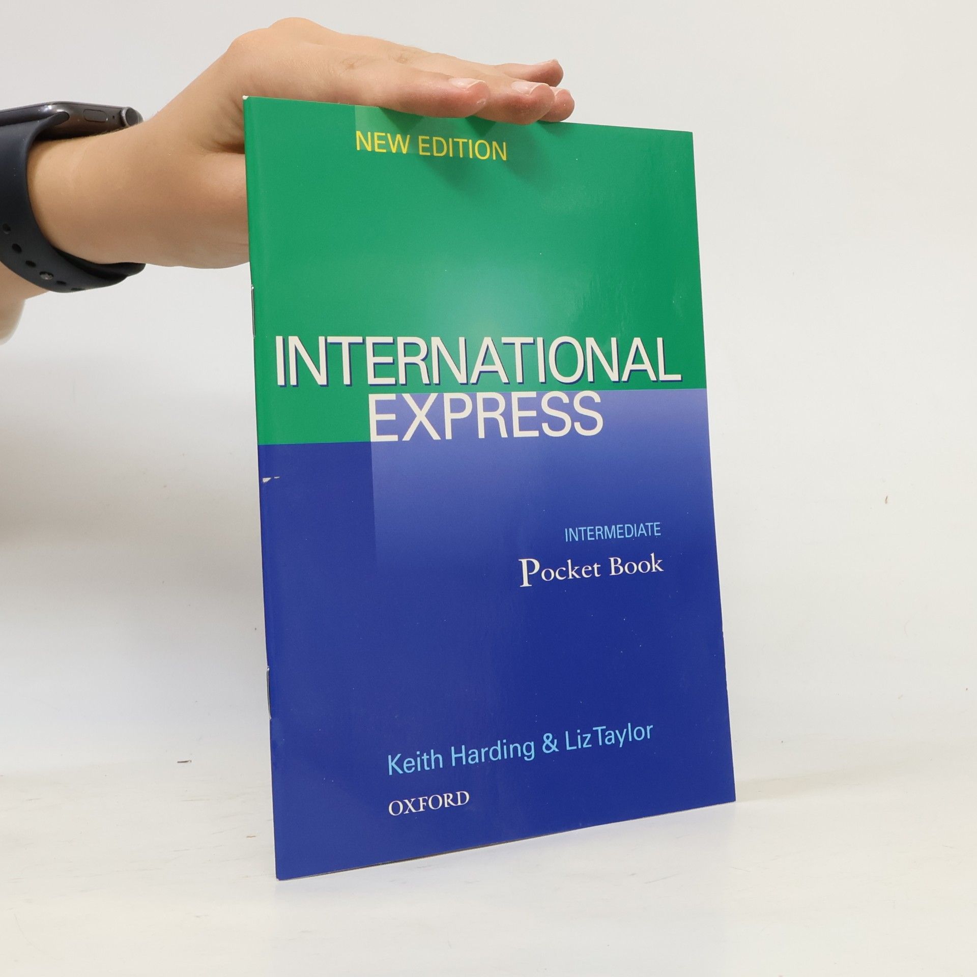 Liz Taylor International express. Intermediate - Pocket book