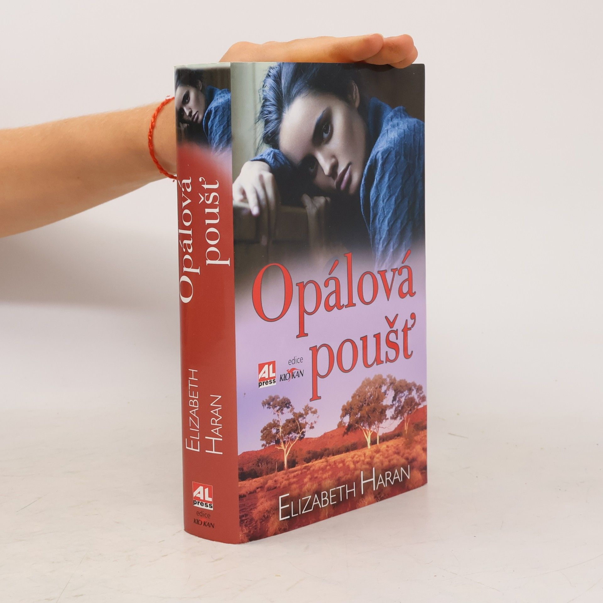 Elizabeth Haran Opálová poušť