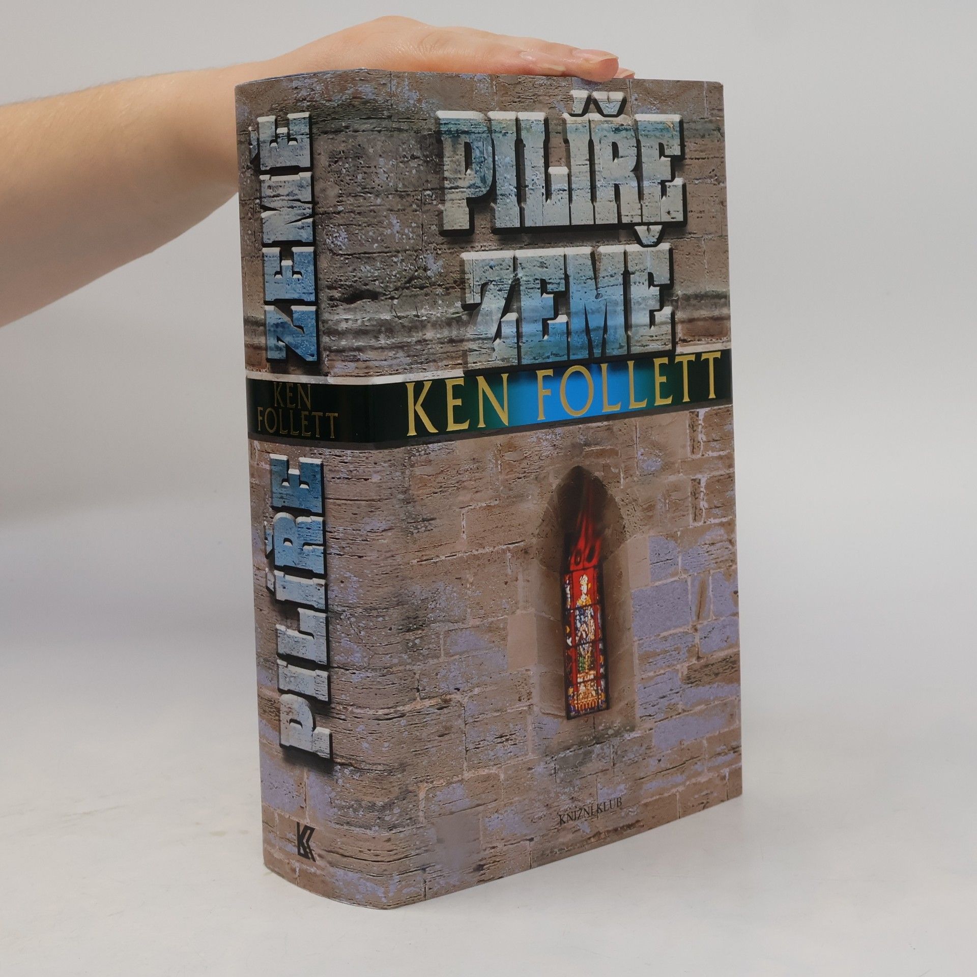 Ken Follett Pilíře země
