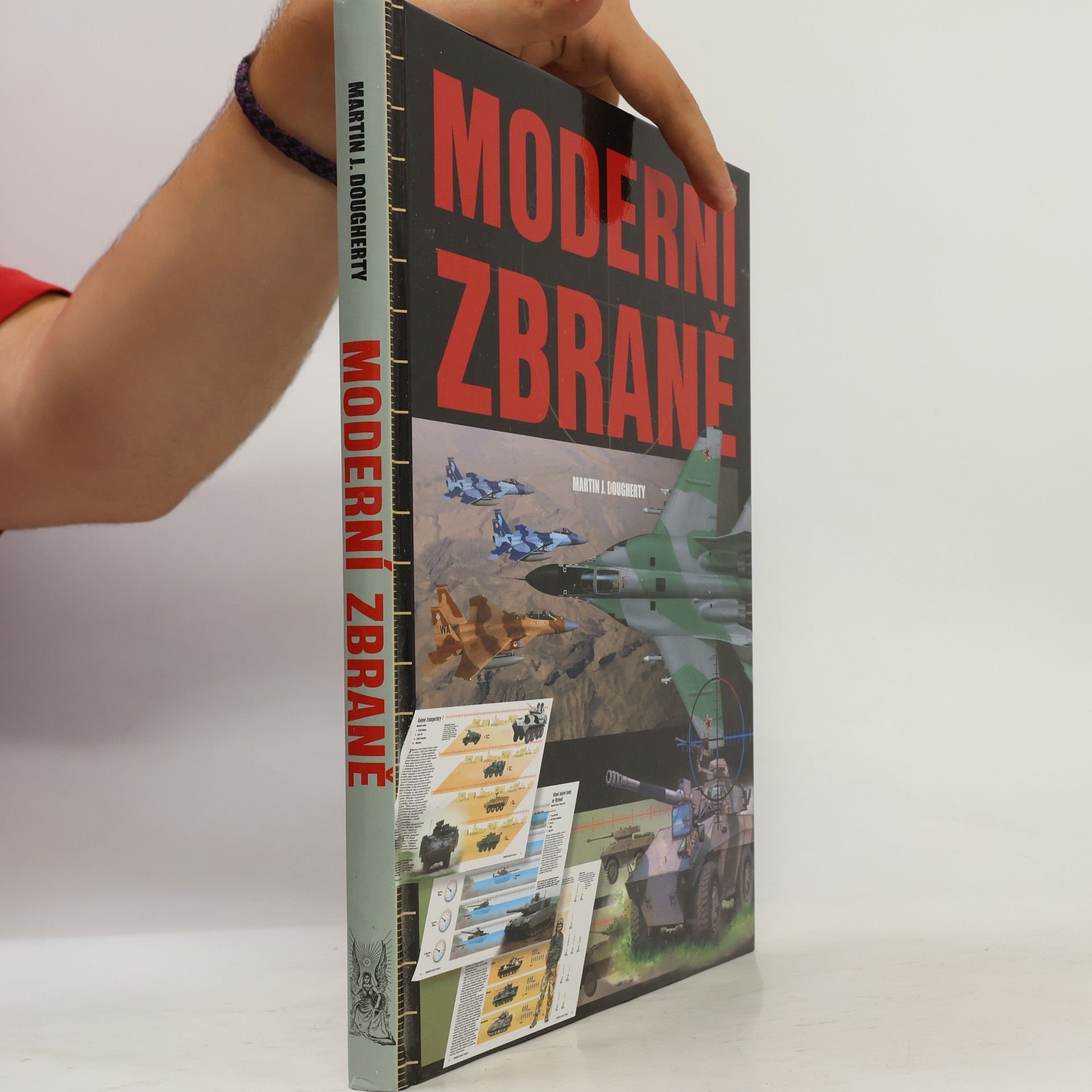 Martin J. Dougherty Moderní zbraně