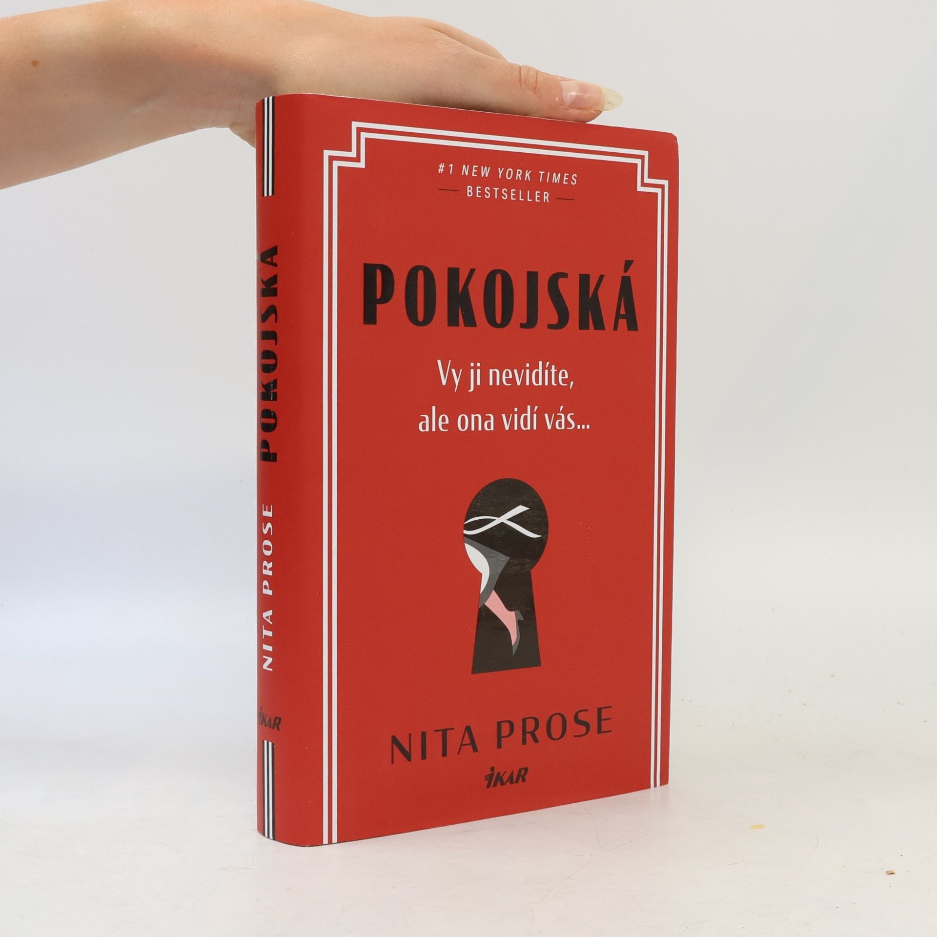 Nita Prose Pokojská: vy ji nevidíte, ale ona vidí vás...