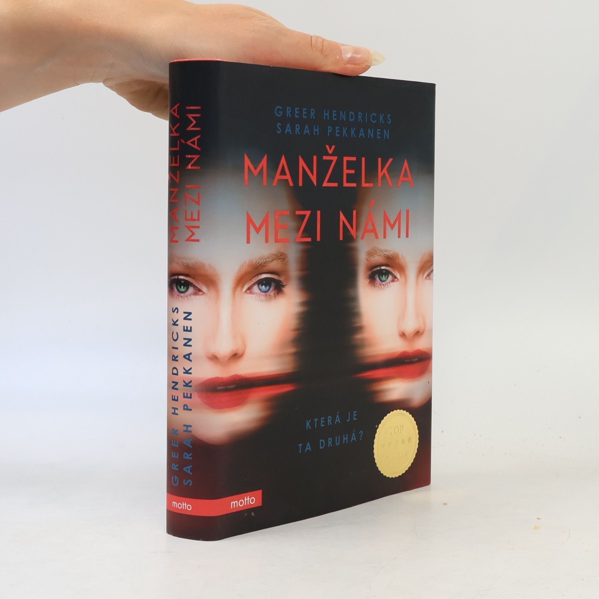 Greer Hendricks Manželka mezi námi