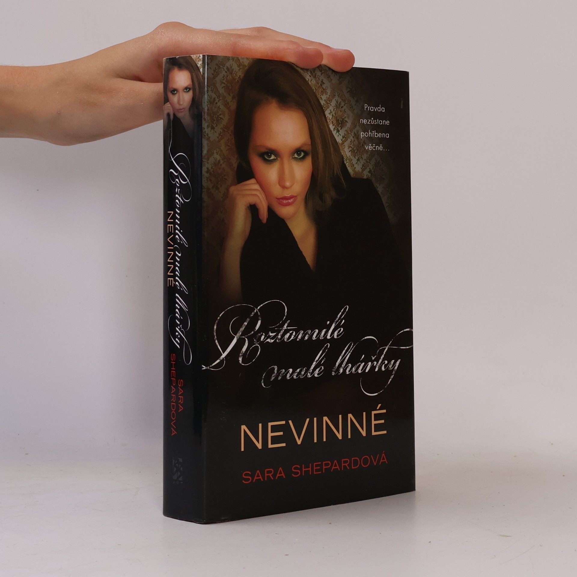 Sara Shepard Roztomilé malé lhářky. Nevinné