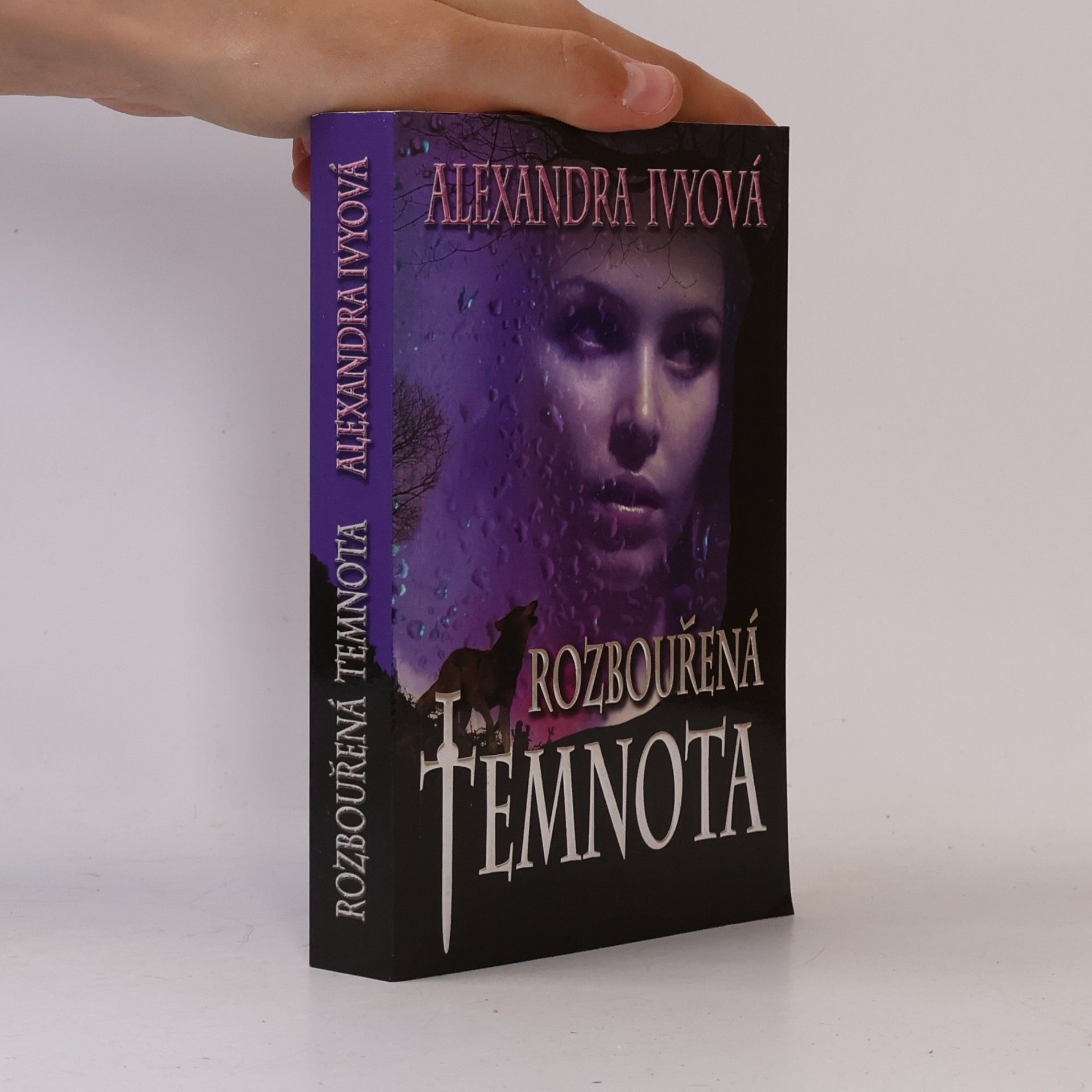 Alexandra Ivy Rozbouřená temnota