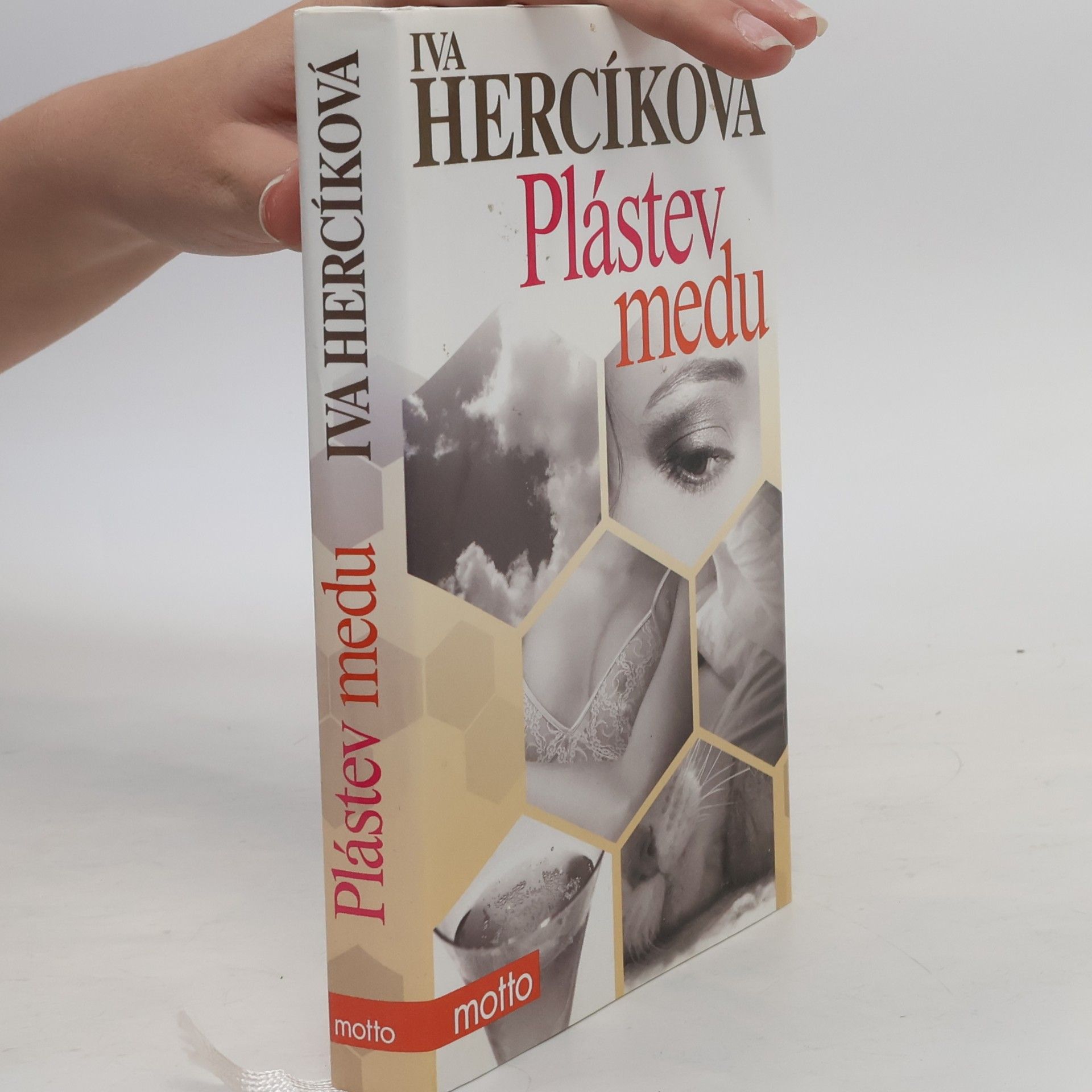 Plástev medu