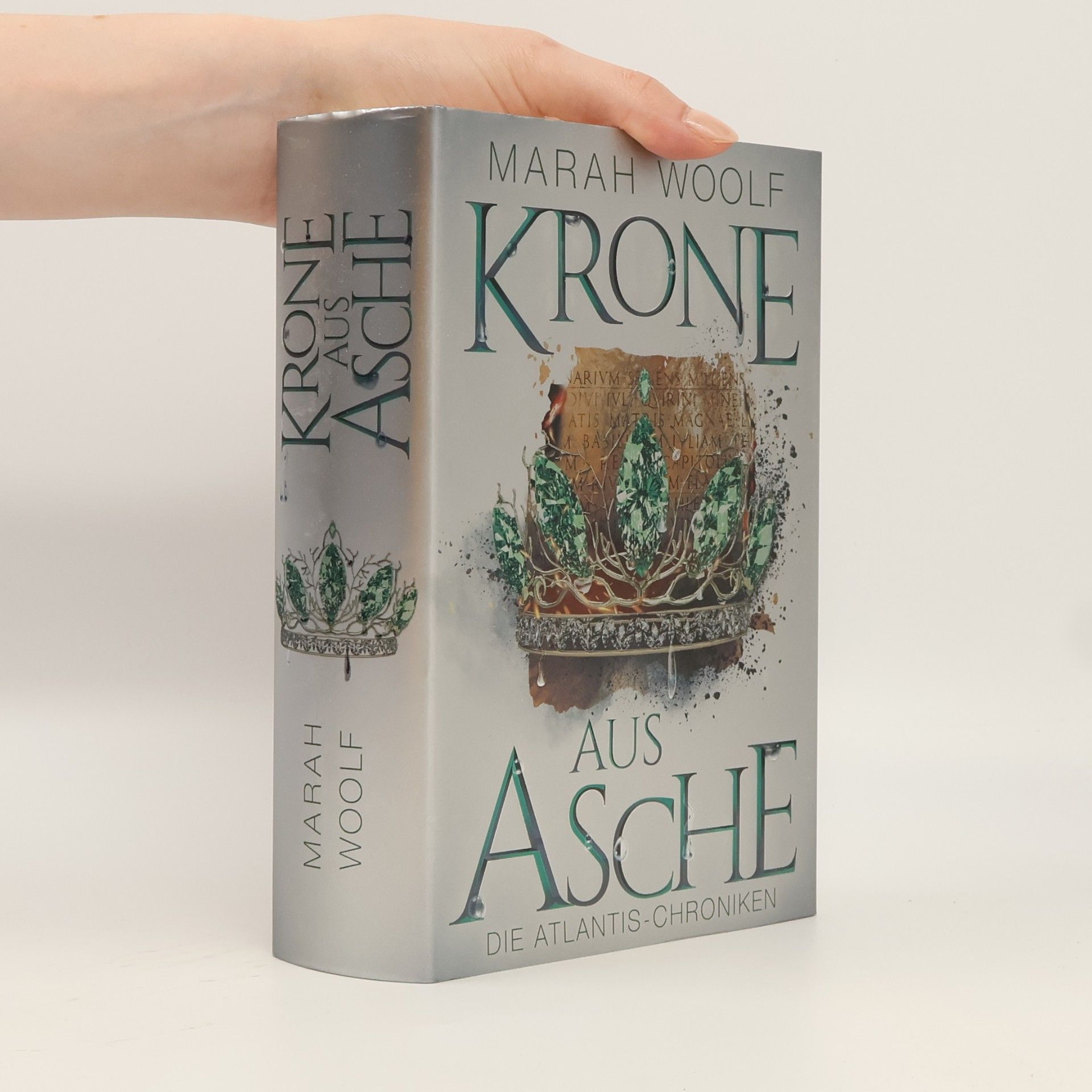 Marah Woolf Krone aus Asche