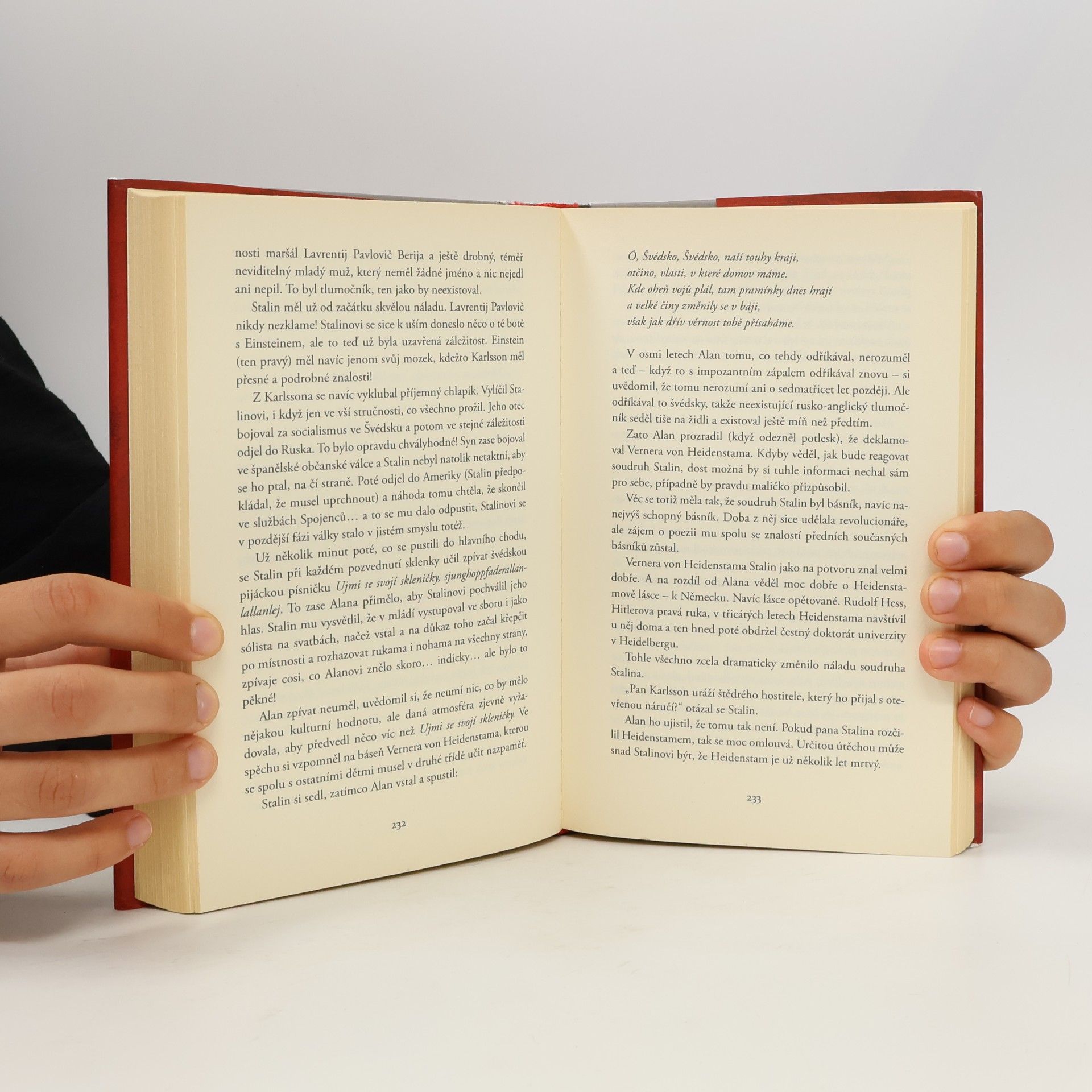 Jonas Jonasson Stoletý stařík, který vylezl z okna a zmizel
