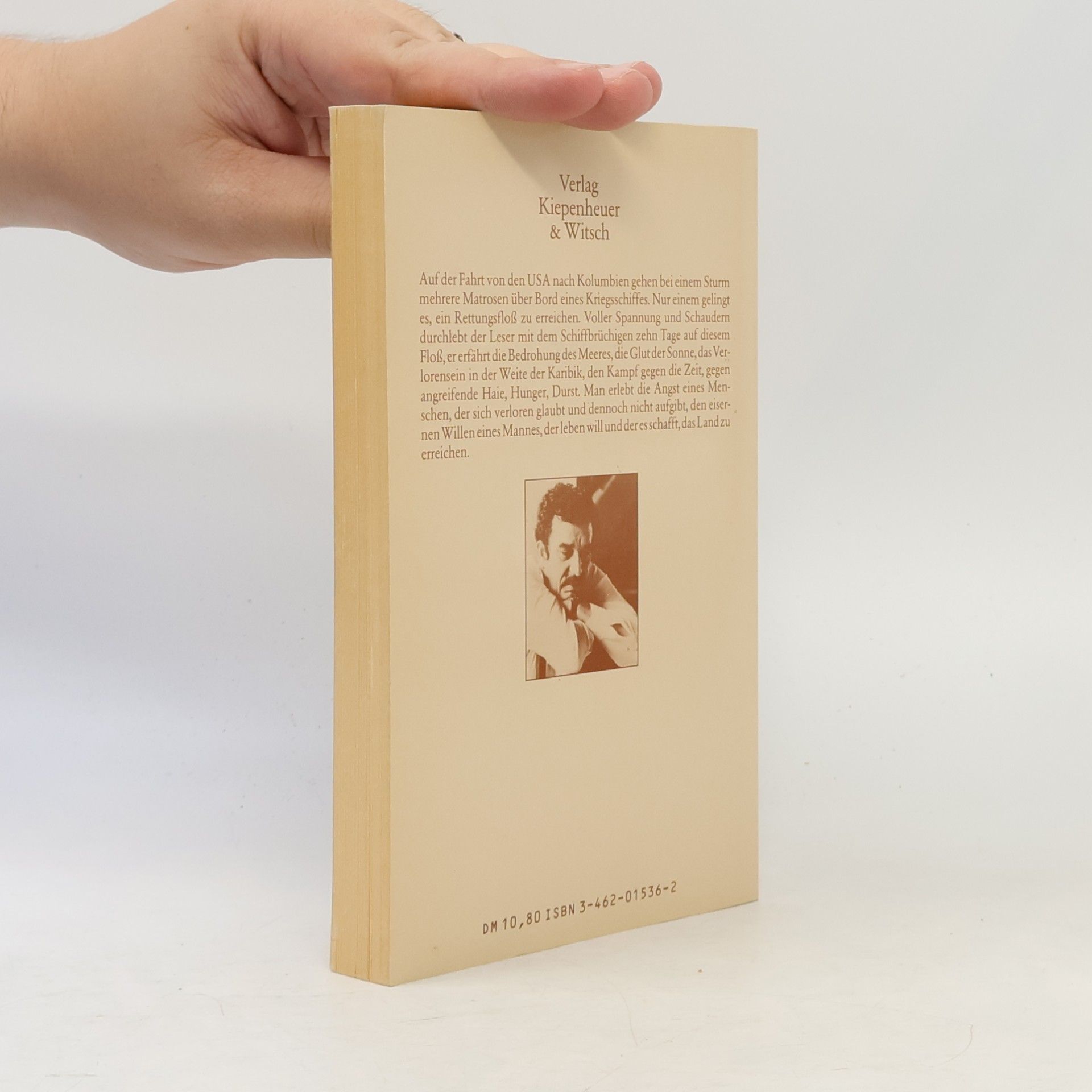 Gabriel García Márquez Bericht eines Schiffbrüchigen, der zehn Tage lang, ohne zu essen und zu trinken, auf einem Floss trieb, der zum Helden des Vaterlandes ausgerufen, von Schönheitsköniginnen geküsst, durch Werbung reich, gleich darauf durch die Regierung verwünscht und dann für immer vergessen wurde