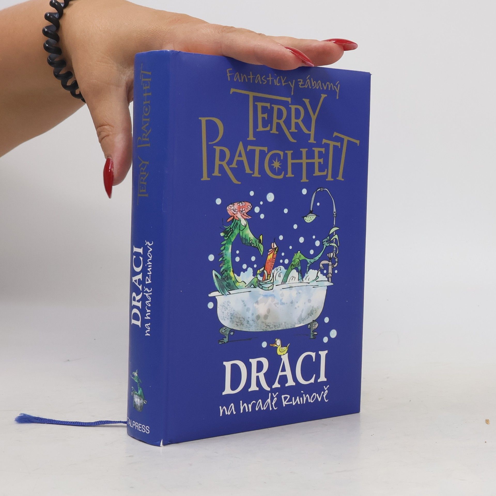 Terry Pratchett Draci na hradě Ruinově