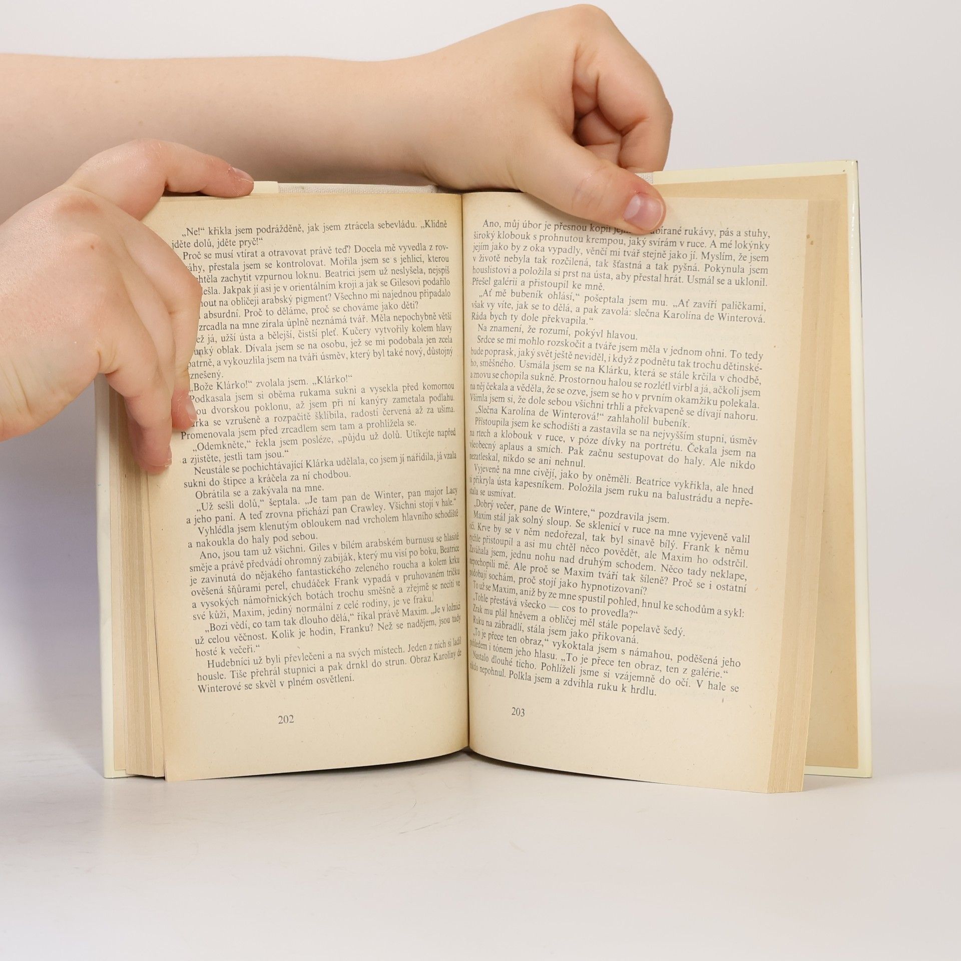 Daphne Du Maurier Mrtvá a živá