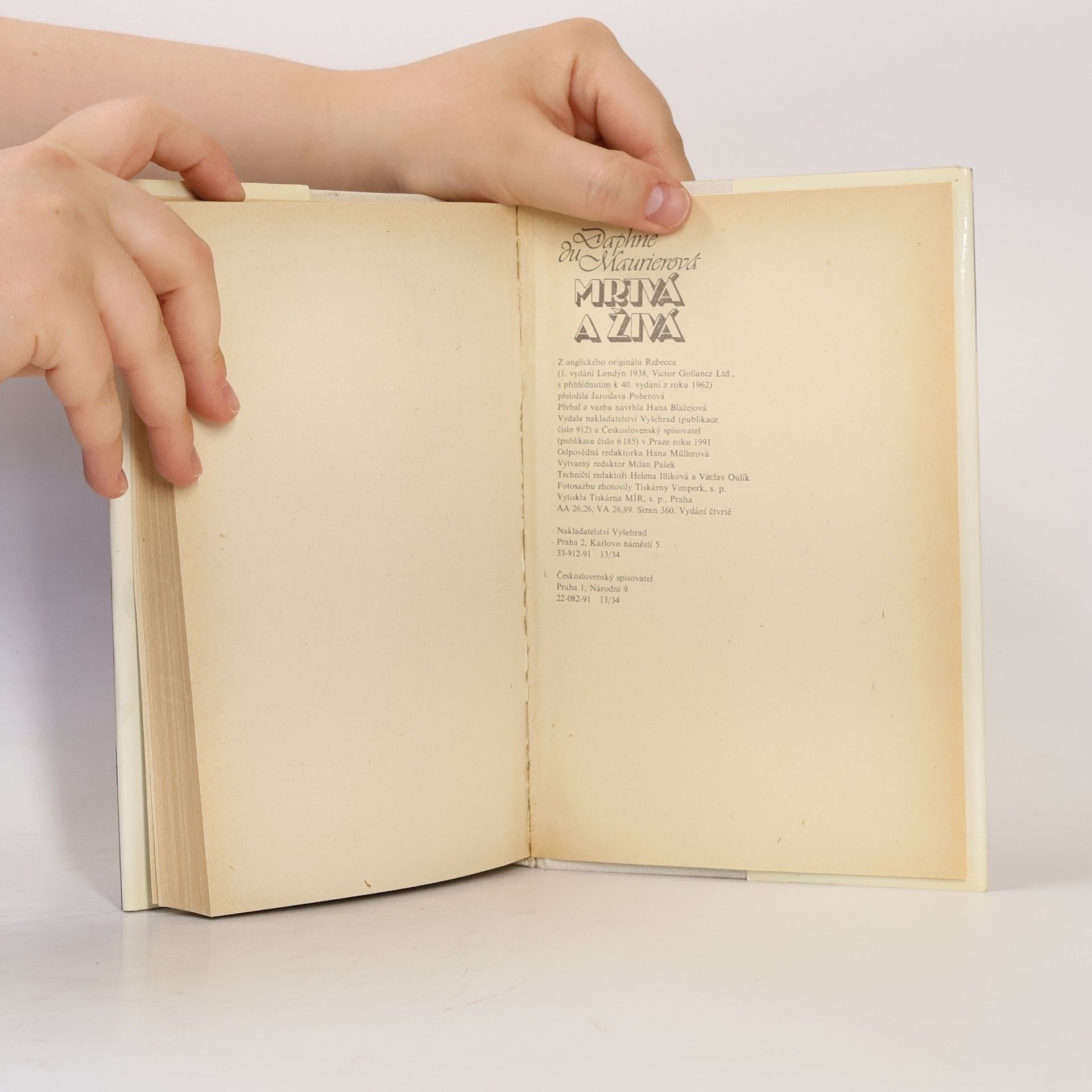 Daphne Du Maurier Mrtvá a živá