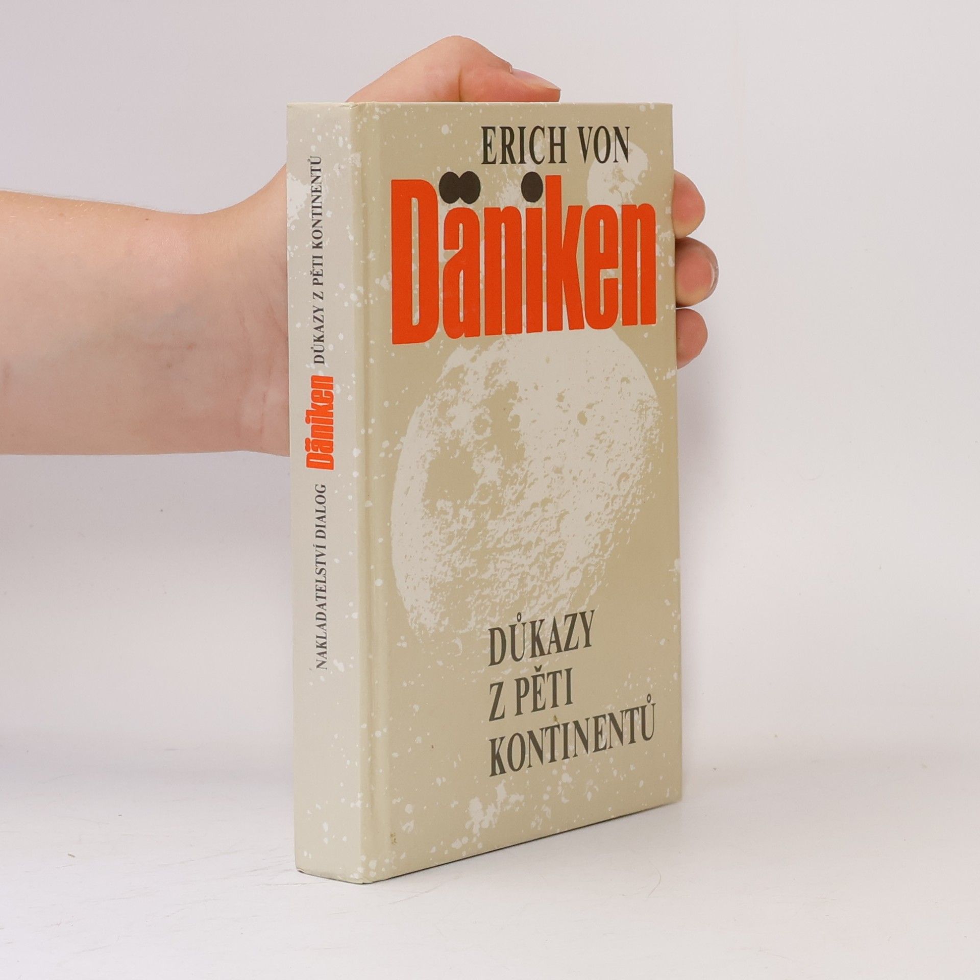 Erich von Däniken Důkazy z pěti kontinentů