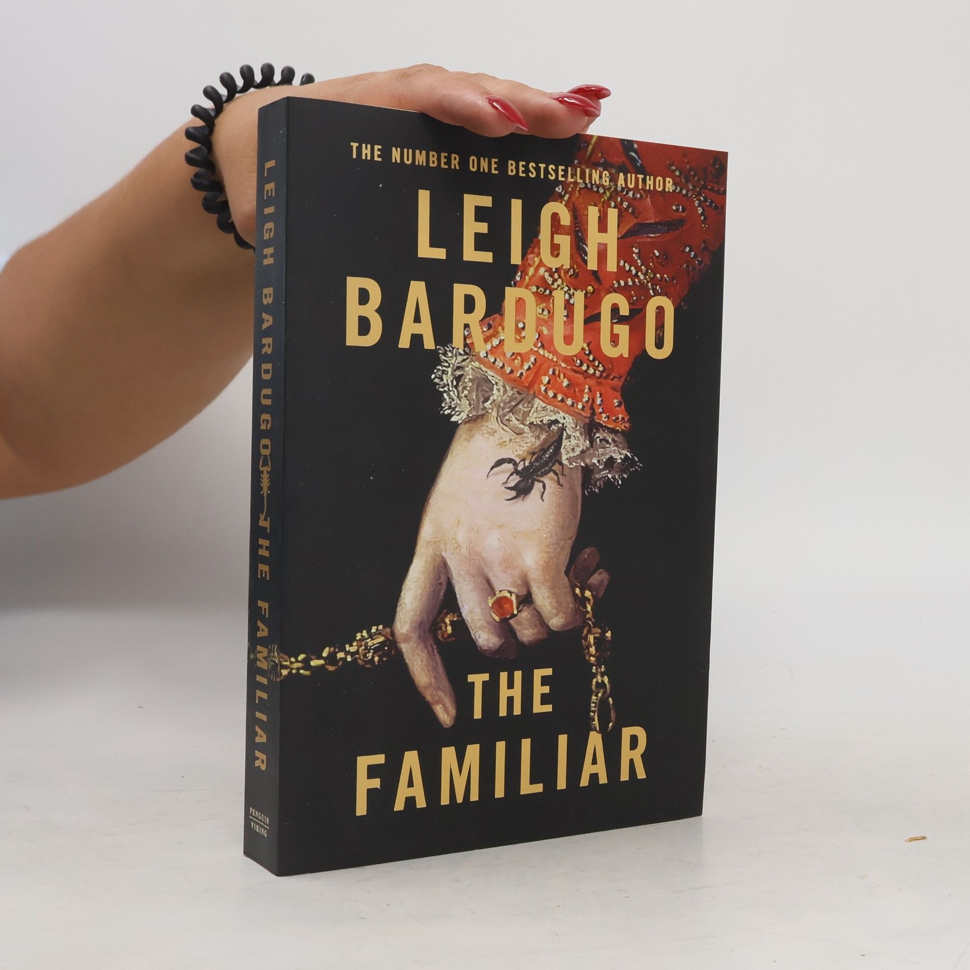 Leigh Bardugo The Familiar