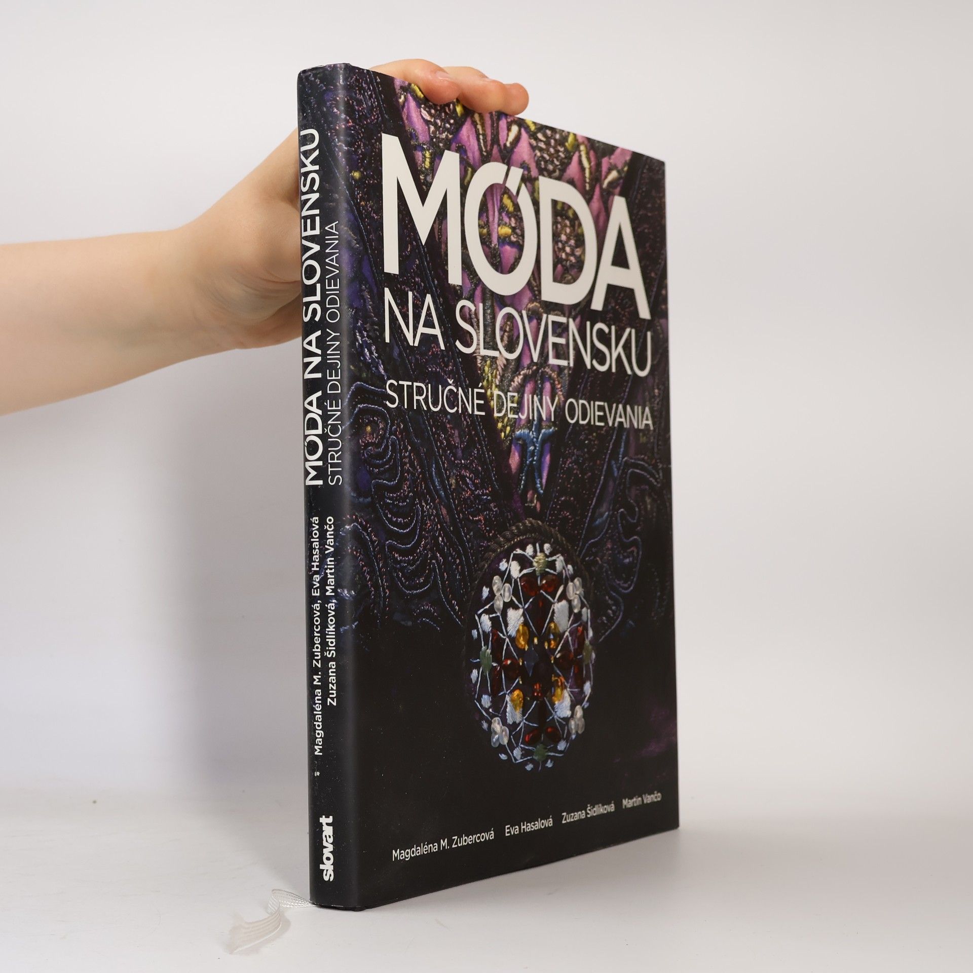 Zuzana Šidlíková Móda na Slovensku, stručné dejiny odievania