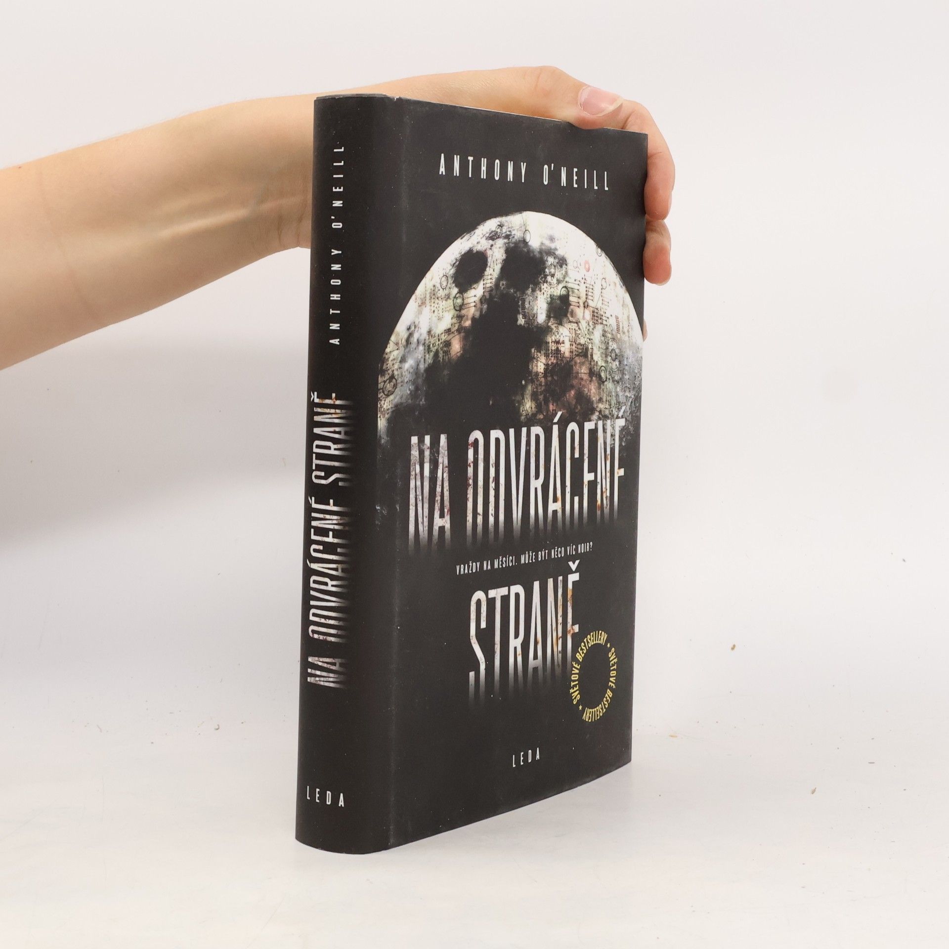 Anthony O'Neill Na odvrácené straně