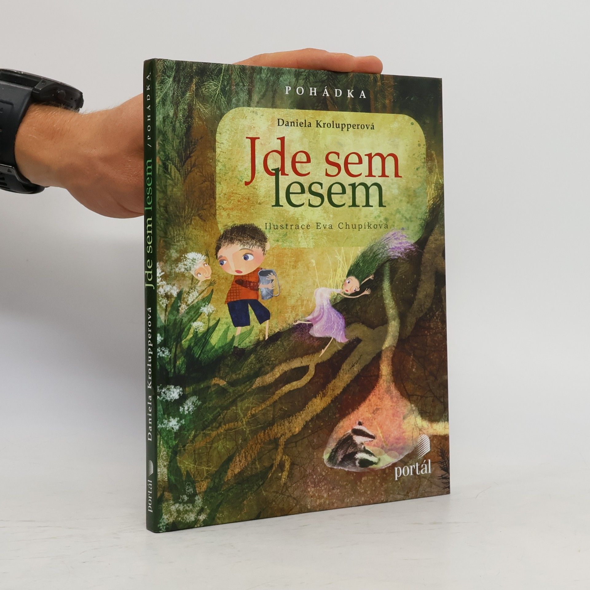 Daniela Krolupperová Jde sem lesem