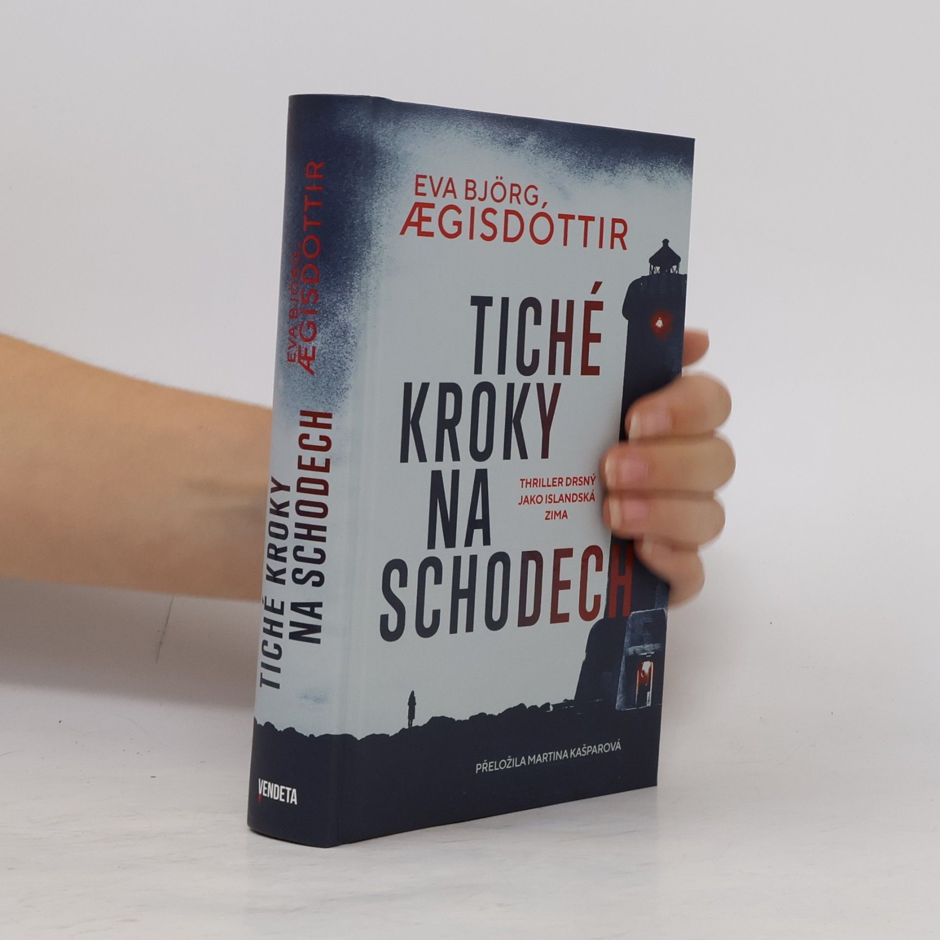 Tiché kroky na schodech