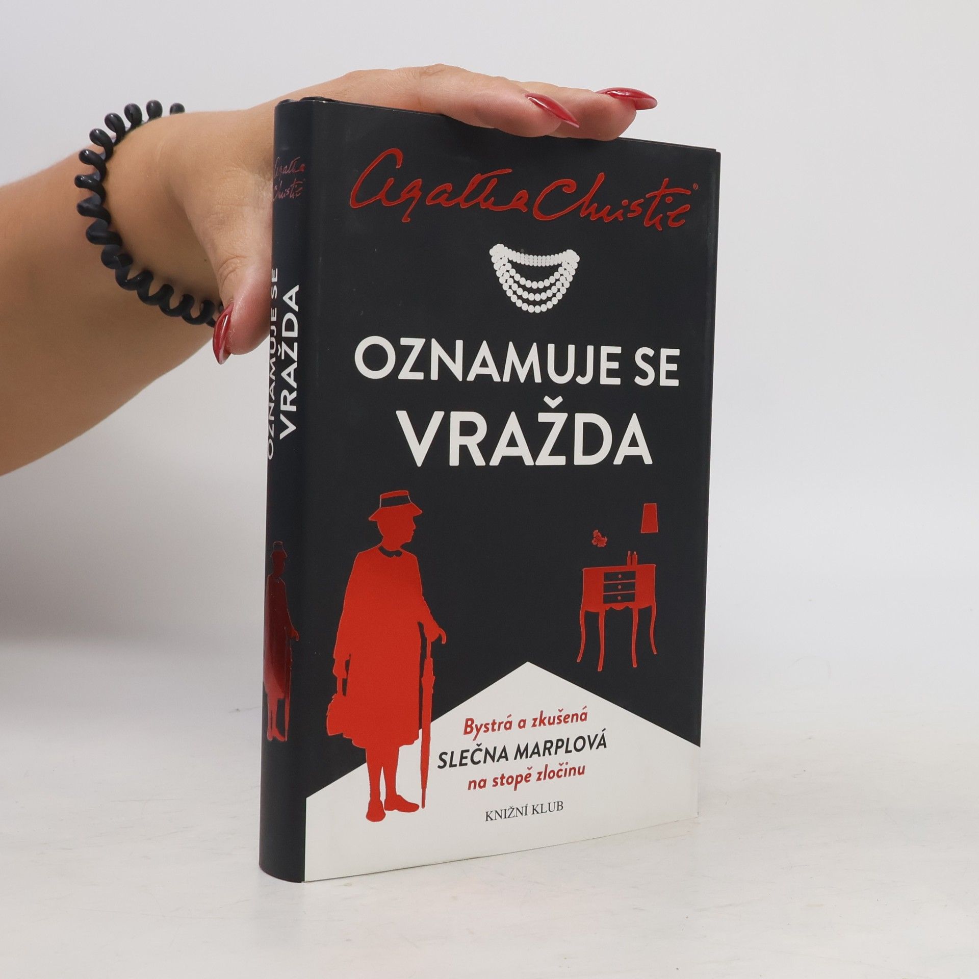 Agatha Christie Oznamuje se vražda