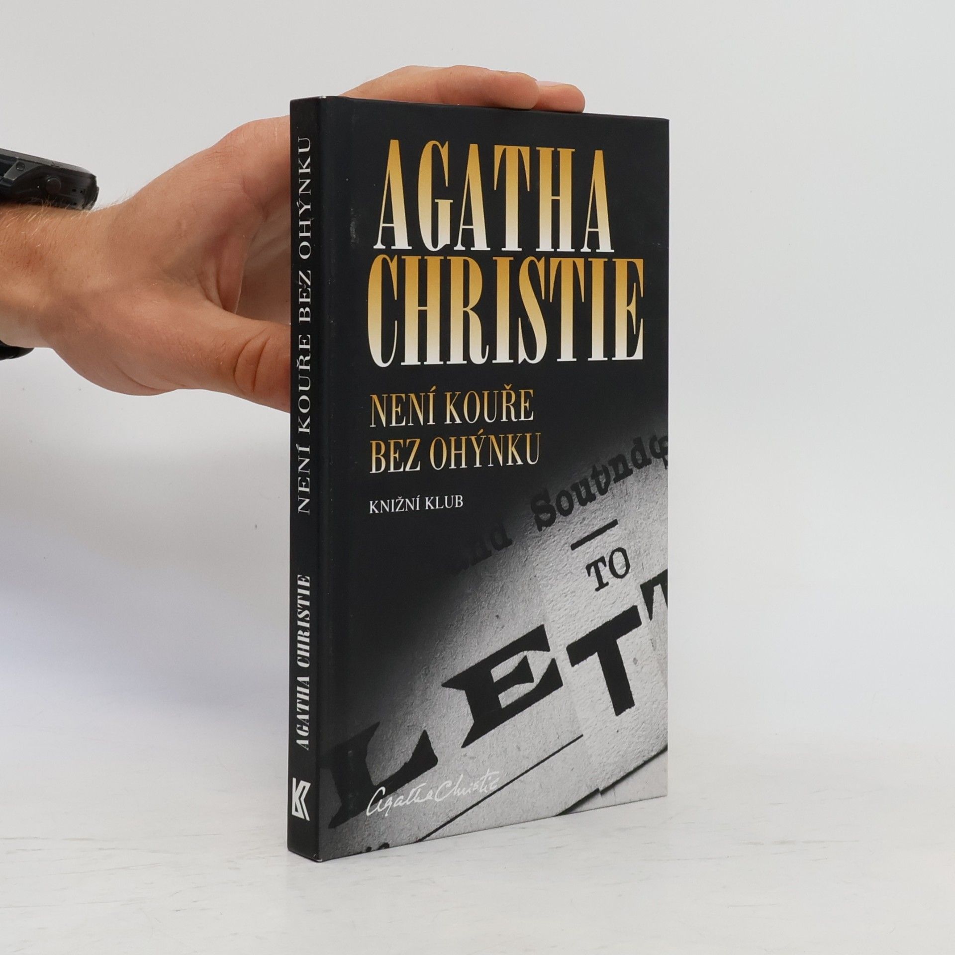 Agatha Christie Není kouře bez ohýnku