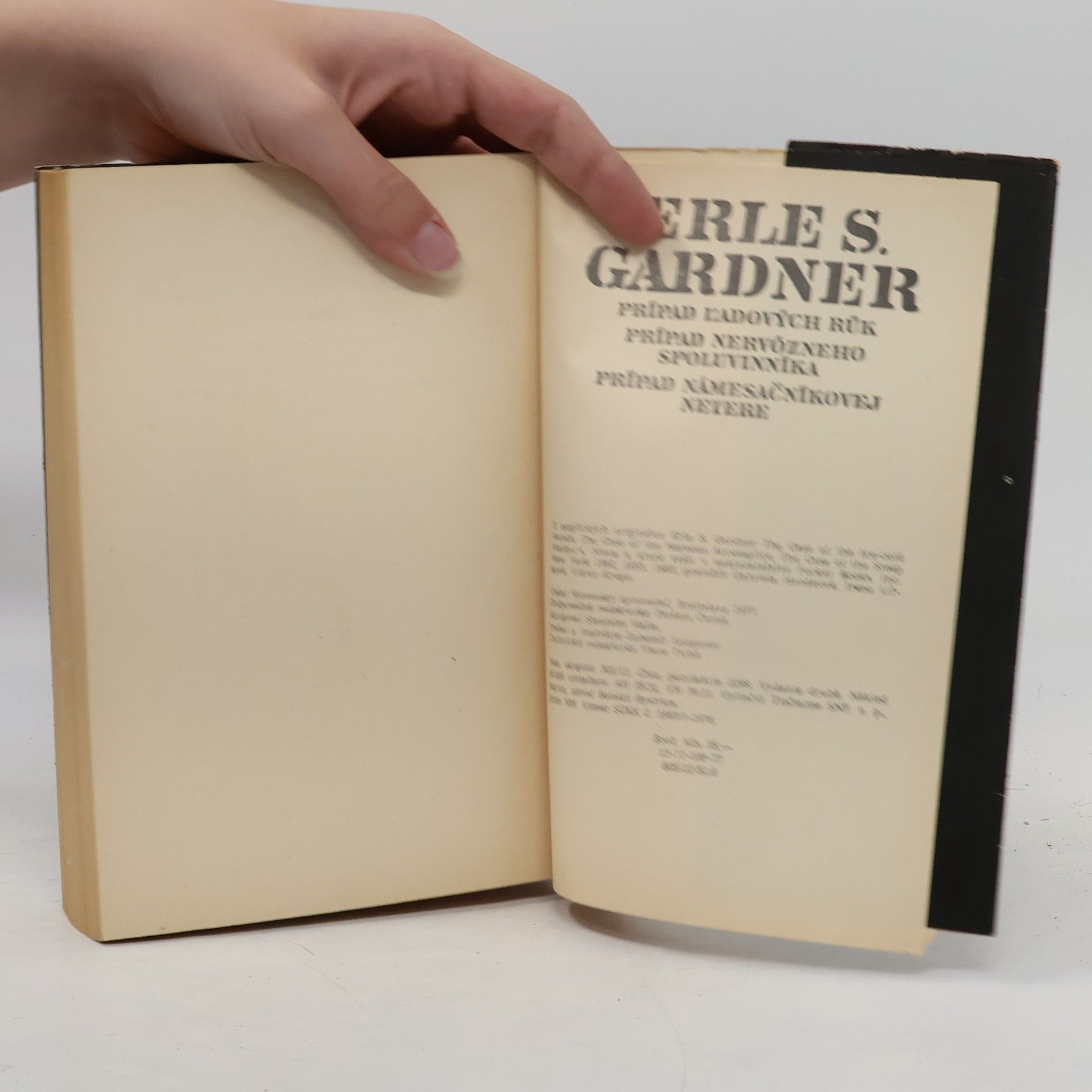 Erle Stanley Gardner Prípad ľadových rúk. Prípad nervózneho spoluvinníka. Prípad námesačníkovej netere