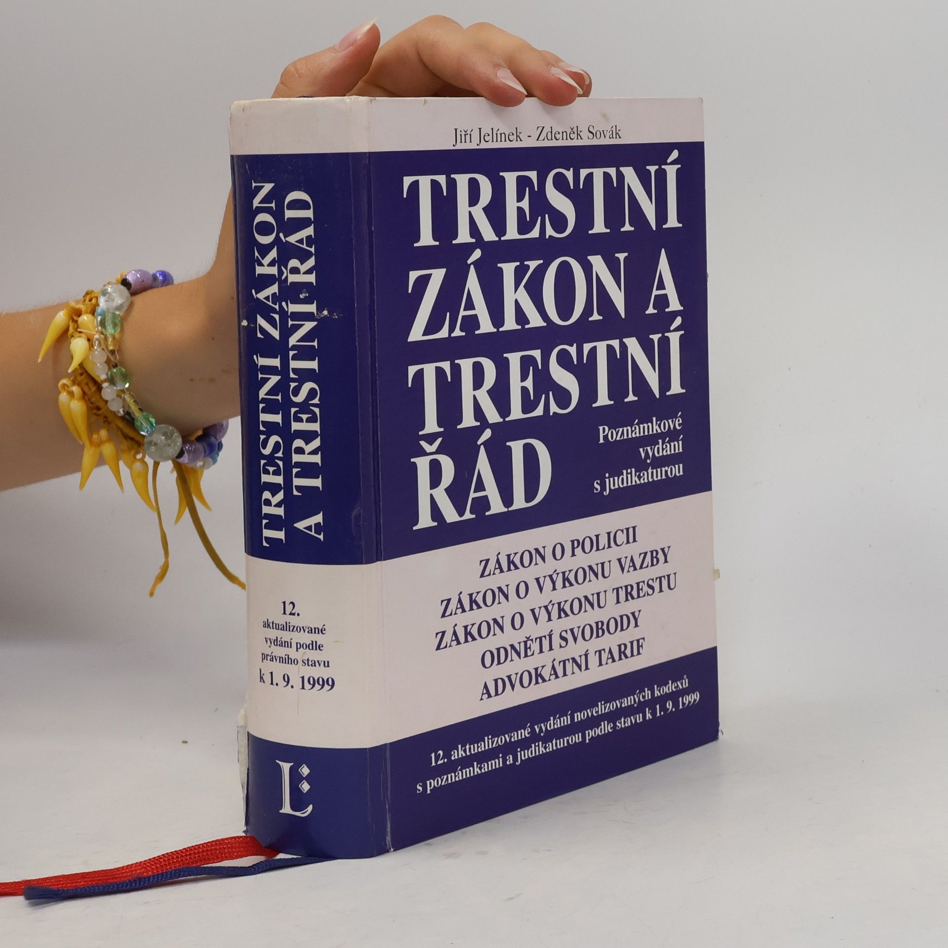 Trestní zákon a trestní řád: 13. aktualizované vydání novelizovaných trestních kodexů s poznámkami a judikaturou podle právního stavu k 1. 1. 2000