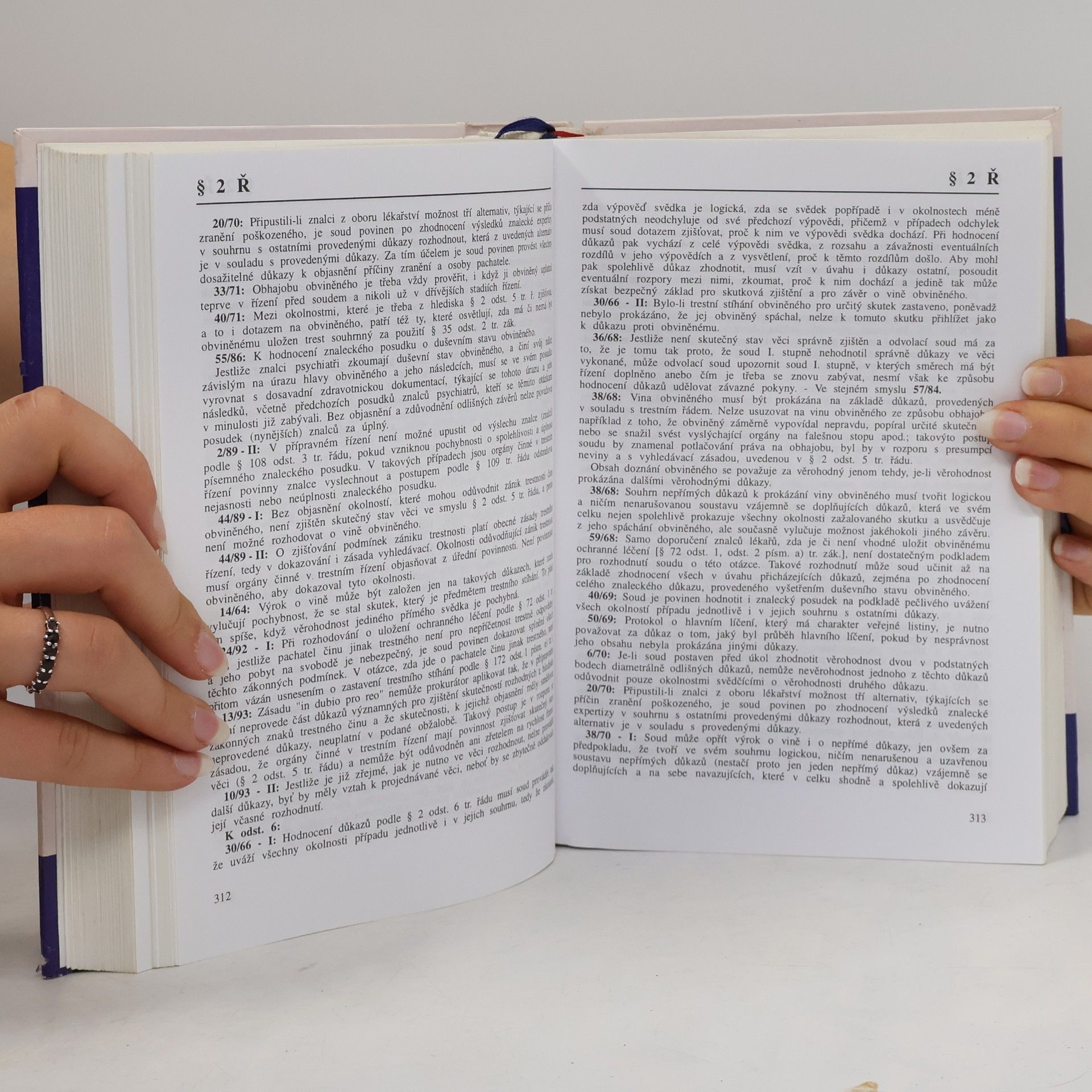 Jiří Jelínek Trestní zákon a trestní řád: 13. aktualizované vydání novelizovaných trestních kodexů s poznámkami a judikaturou podle právního stavu k 1. 1. 2000
