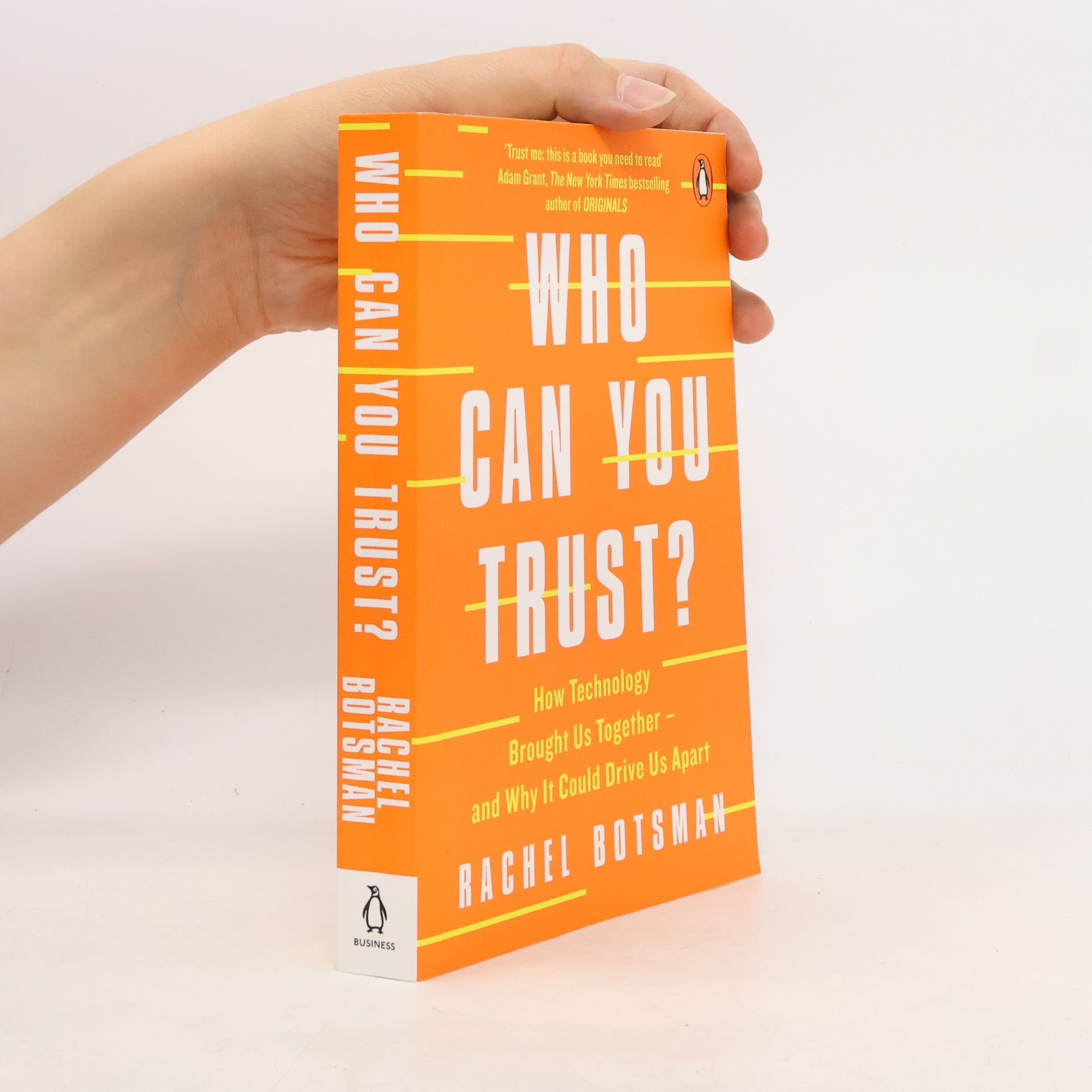 Rachel Botsman Who can you trust? : how technology brought us together - and why it could drive us apart