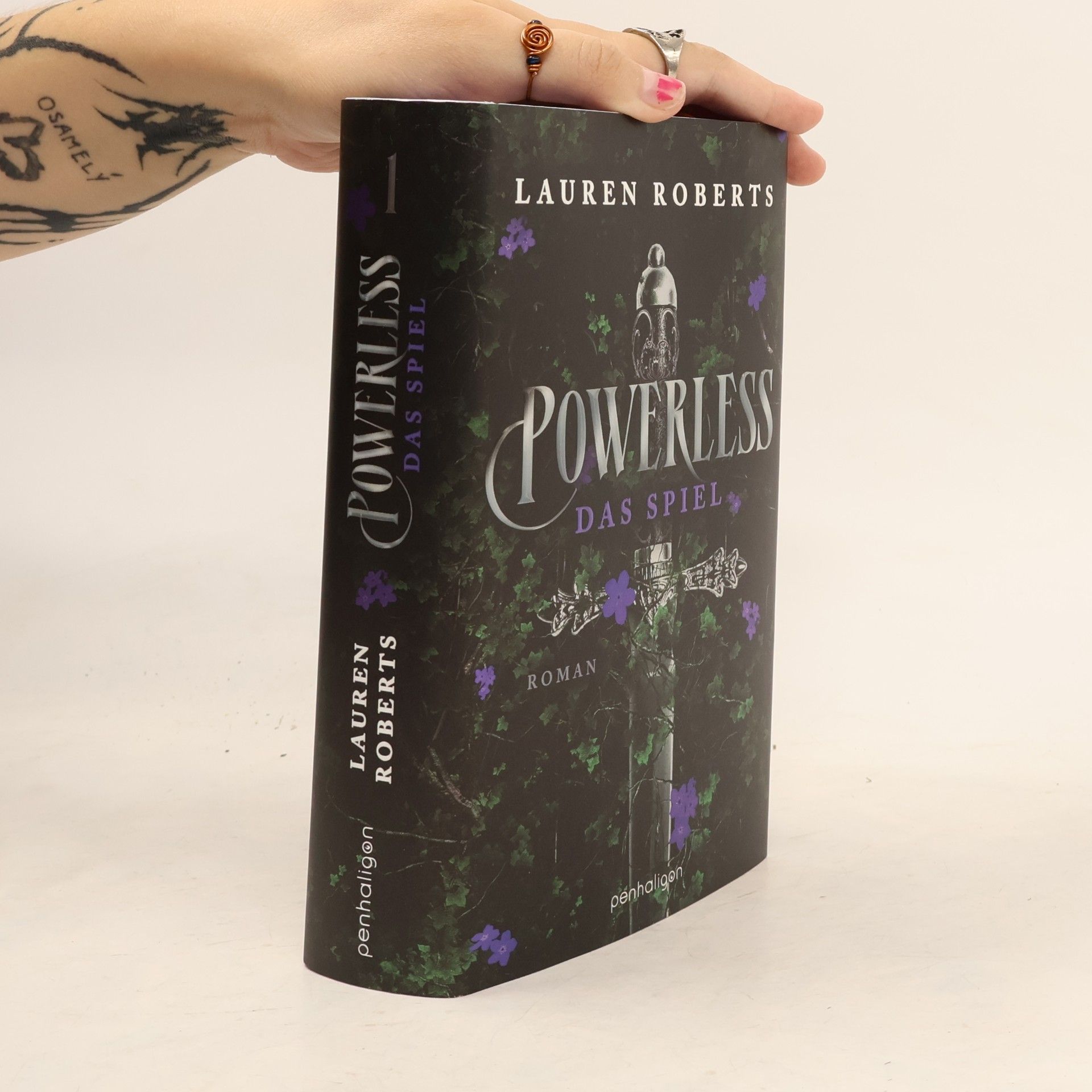 Lauren Roberts Powerless: Das Spiel