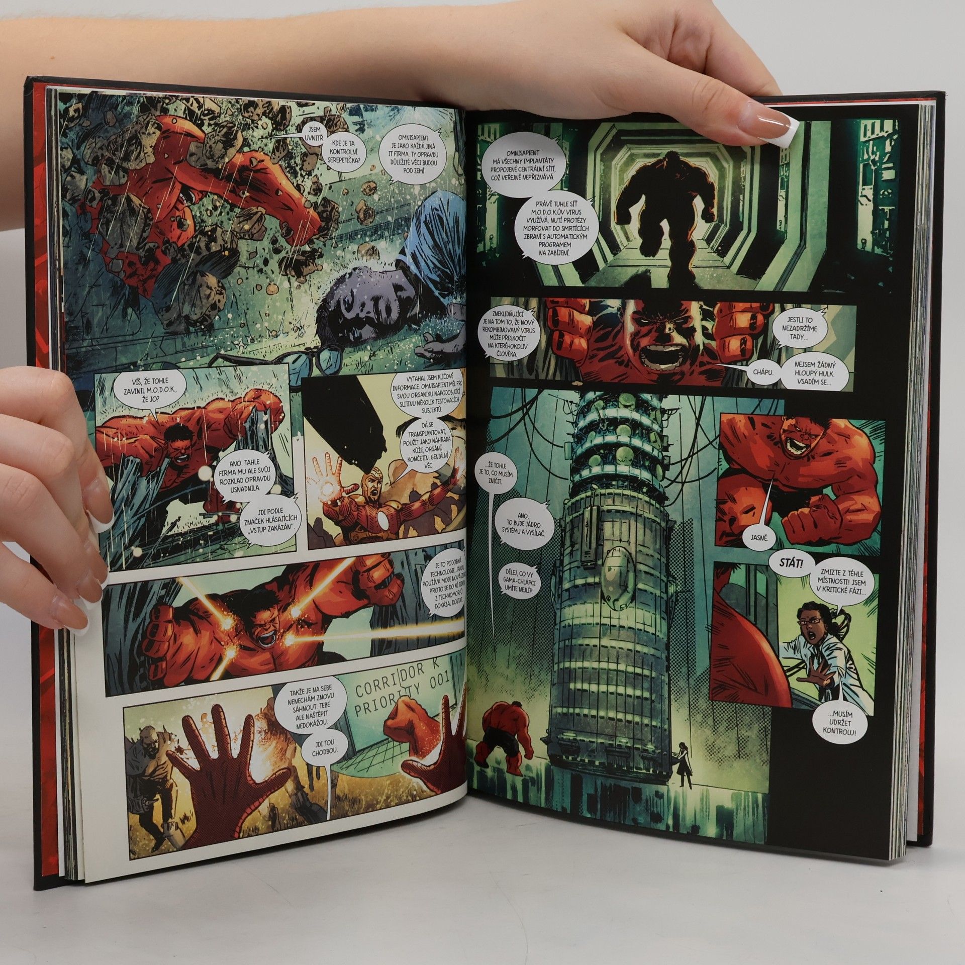 Jeff Parker Ultimátní komiksový komplet 71. Hulk. Spálená země
