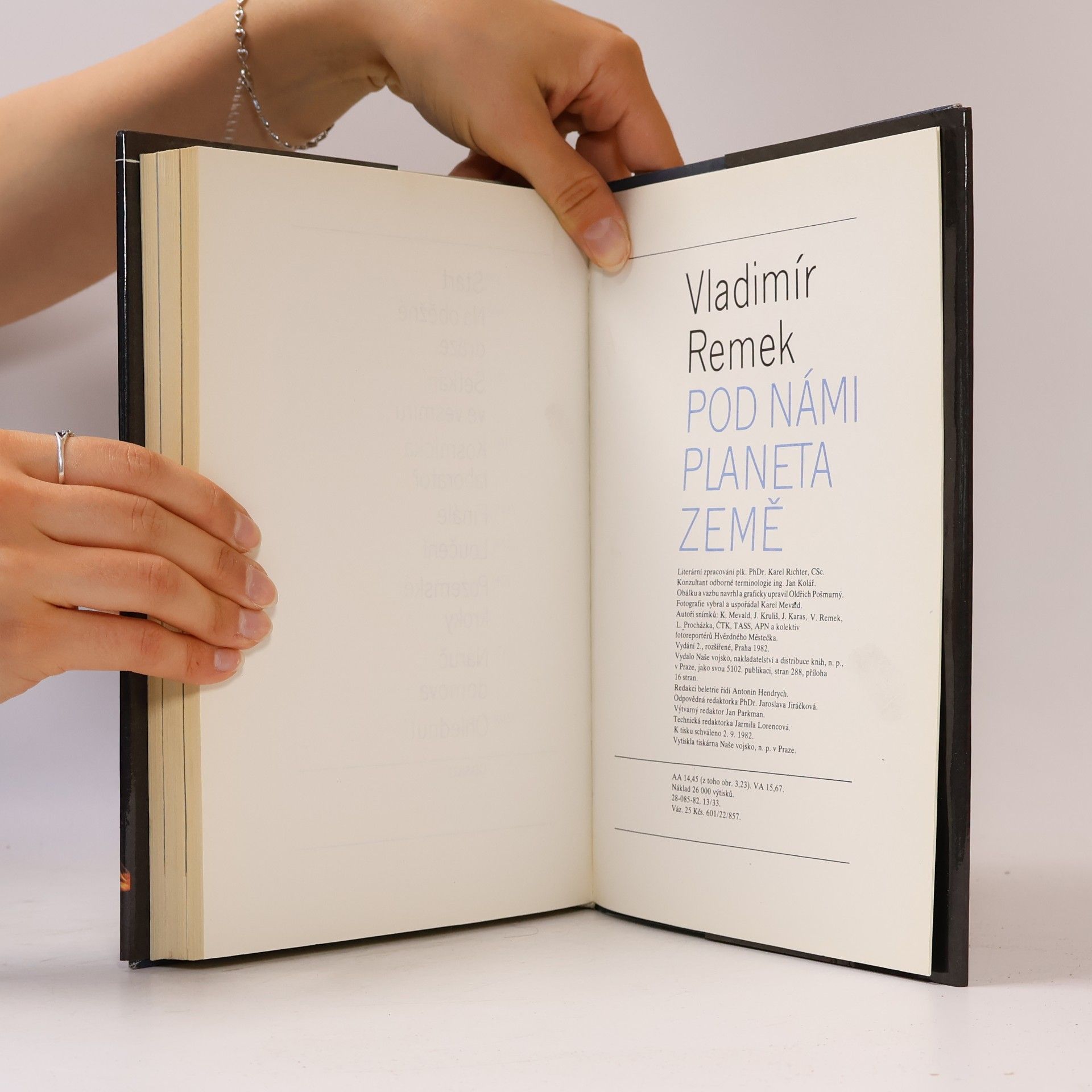 Vladimír Remek Pod námi planeta Země